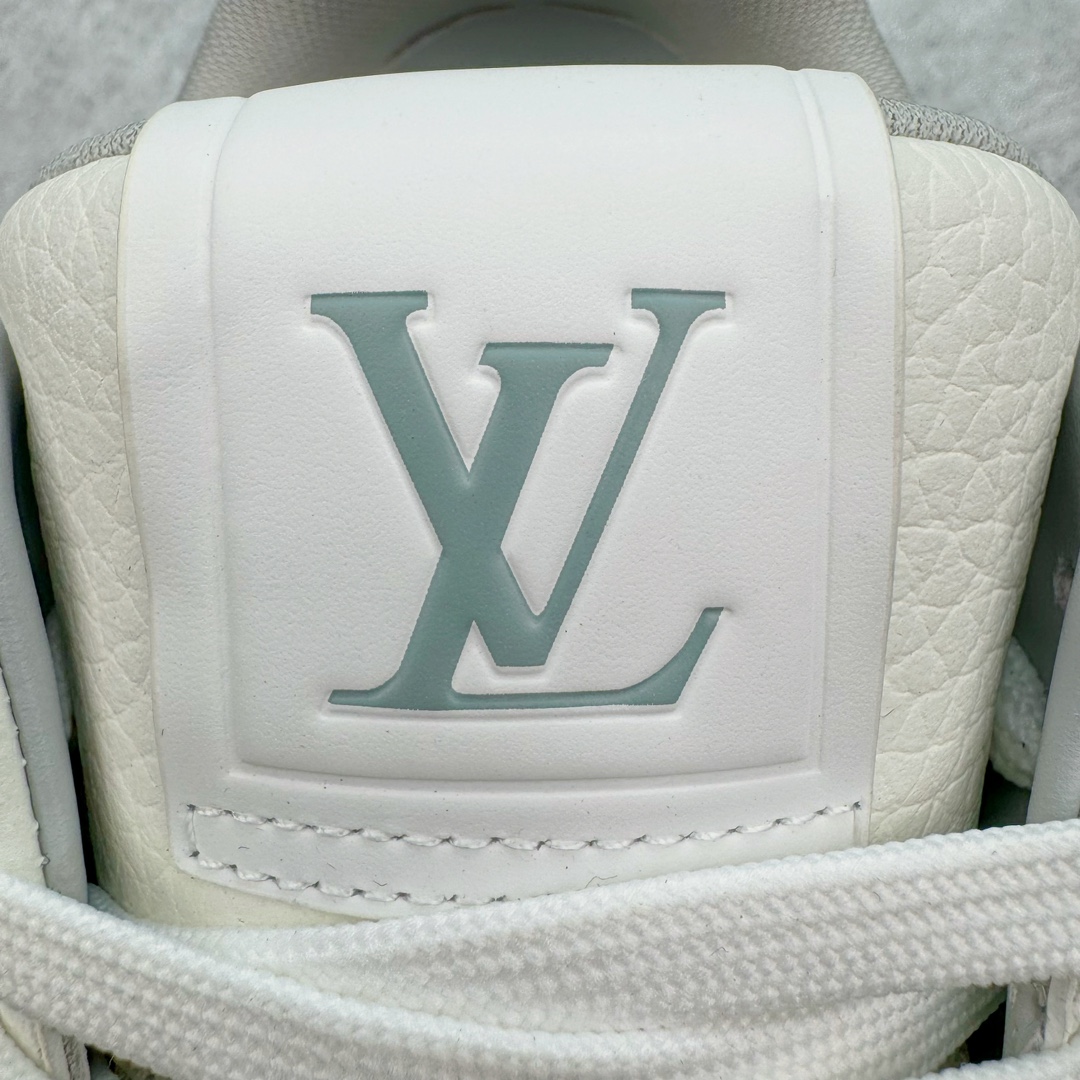 图片[12]-＃FS顶级特价 Louis Vuitton Trainer lv时装走秀运动鞋 实力大厂出品 平台专供 成熟的做工稳定的品控 完美鞋型超高的清洁度 零毛边线头瑕疵 全套原楦原纸版原鞋开模 全网最具灵魂的版型 正确原装黄色鞋盒 正确中底印花 鞋面印花3D高频深度立体 全鞋电脑针车 紧密相连 针距密度一致 环保乳胶注塑鞋垫 厚度脚感还原原版 皮面裁剪部位 统一油边封口工艺 原装橡胶大底含胶量大底组合零偏差 专柜全套包装 防尘袋 说明书 质保卡 男女鞋 尺码：35 36 37 38 39 40 41 42 43 44 45-选品中心