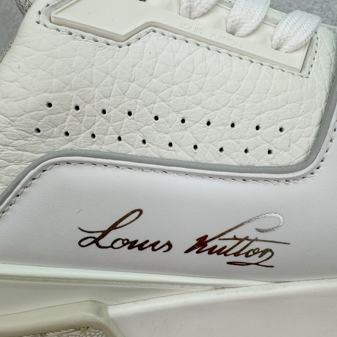 图片[17]-＃FS顶级特价 Louis Vuitton Trainer lv时装走秀运动鞋 实力大厂出品 平台专供 成熟的做工稳定的品控 完美鞋型超高的清洁度 零毛边线头瑕疵 全套原楦原纸版原鞋开模 全网最具灵魂的版型 正确原装黄色鞋盒 正确中底印花 鞋面印花3D高频深度立体 全鞋电脑针车 紧密相连 针距密度一致 环保乳胶注塑鞋垫 厚度脚感还原原版 皮面裁剪部位 统一油边封口工艺 原装橡胶大底含胶量大底组合零偏差 专柜全套包装 防尘袋 说明书 质保卡 男女鞋 尺码：35 36 37 38 39 40 41 42 43 44 45-选品中心