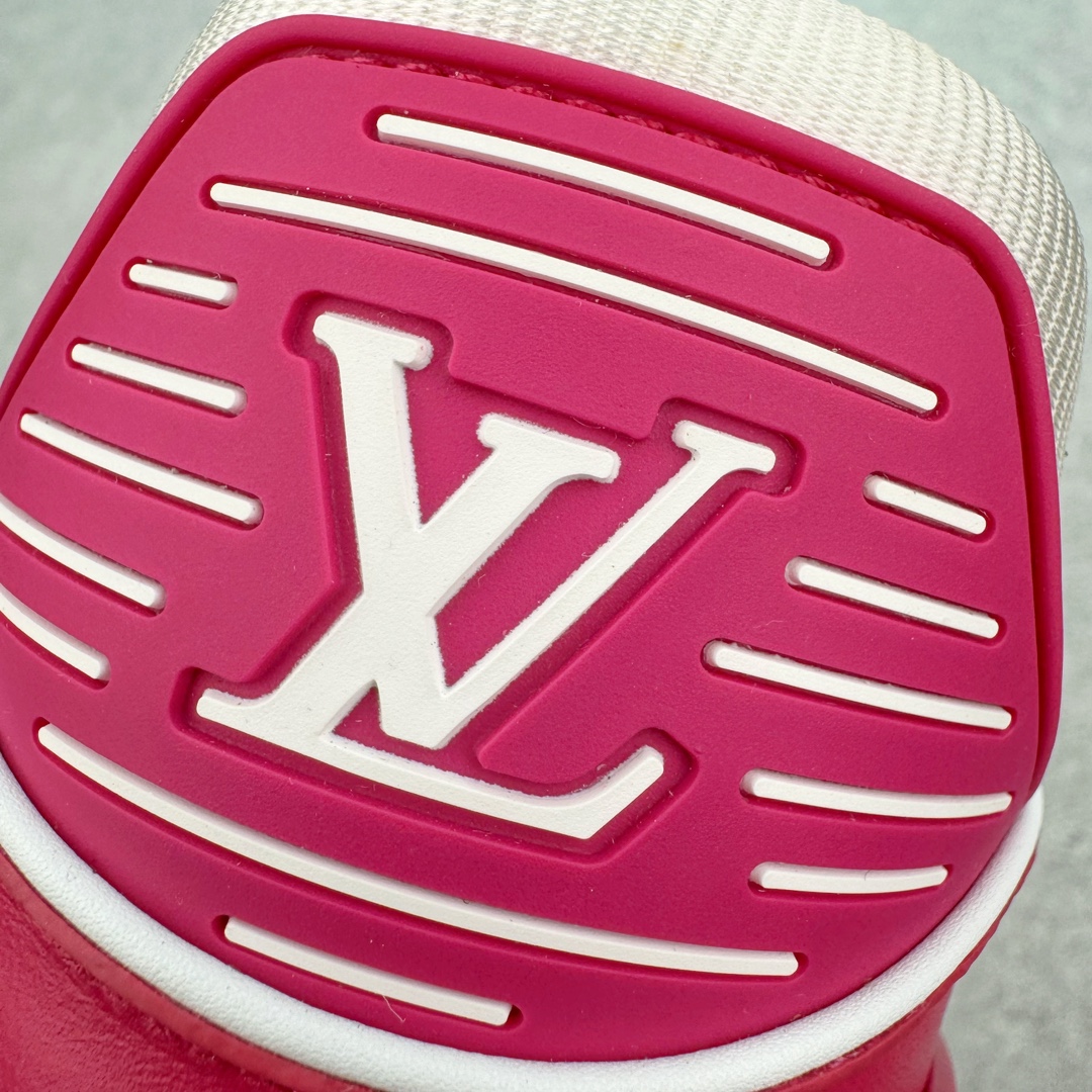 图片[12]-＃FS顶级特价 Louis Vuitton Trainer lv时装走秀运动鞋 实力大厂出品 平台专供 成熟的做工稳定的品控 完美鞋型超高的清洁度 零毛边线头瑕疵 全套原楦原纸版原鞋开模 全网最具灵魂的版型 正确原装黄色鞋盒 正确中底印花 鞋面印花3D高频深度立体 全鞋电脑针车 紧密相连 针距密度一致 环保乳胶注塑鞋垫 厚度脚感还原原版 皮面裁剪部位 统一油边封口工艺 原装橡胶大底含胶量大底组合零偏差 专柜全套包装 防尘袋 说明书 质保卡 男女鞋 尺码：35 36 37 38 39 40 41 42 43 44 45-选品中心