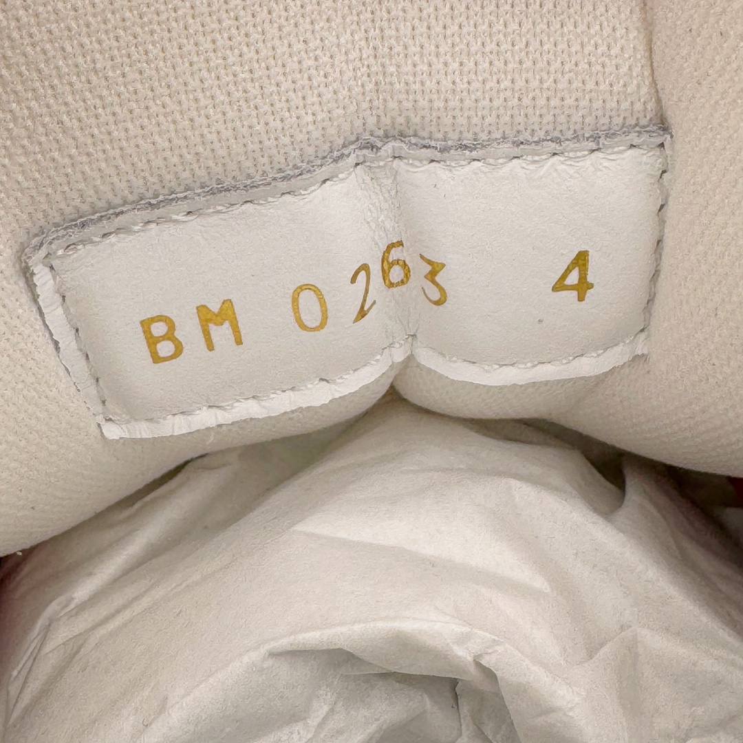 图片[10]-＃FS顶级特价 Louis Vuitton Trainer lv时装走秀运动鞋 实力大厂出品 平台专供 成熟的做工稳定的品控 完美鞋型超高的清洁度 零毛边线头瑕疵 全套原楦原纸版原鞋开模 全网最具灵魂的版型 正确原装黄色鞋盒 正确中底印花 鞋面印花3D高频深度立体 全鞋电脑针车 紧密相连 针距密度一致 环保乳胶注塑鞋垫 厚度脚感还原原版 皮面裁剪部位 统一油边封口工艺 原装橡胶大底含胶量大底组合零偏差 专柜全套包装 防尘袋 说明书 质保卡 男女鞋 尺码：35 36 37 38 39 40 41 42 43 44 45-选品中心