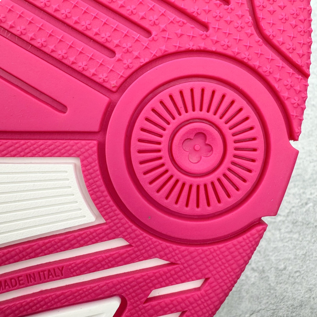 图片[17]-＃FS顶级特价 Louis Vuitton Trainer lv时装走秀运动鞋 实力大厂出品 平台专供 成熟的做工稳定的品控 完美鞋型超高的清洁度 零毛边线头瑕疵 全套原楦原纸版原鞋开模 全网最具灵魂的版型 正确原装黄色鞋盒 正确中底印花 鞋面印花3D高频深度立体 全鞋电脑针车 紧密相连 针距密度一致 环保乳胶注塑鞋垫 厚度脚感还原原版 皮面裁剪部位 统一油边封口工艺 原装橡胶大底含胶量大底组合零偏差 专柜全套包装 防尘袋 说明书 质保卡 男女鞋 尺码：35 36 37 38 39 40 41 42 43 44 45-选品中心