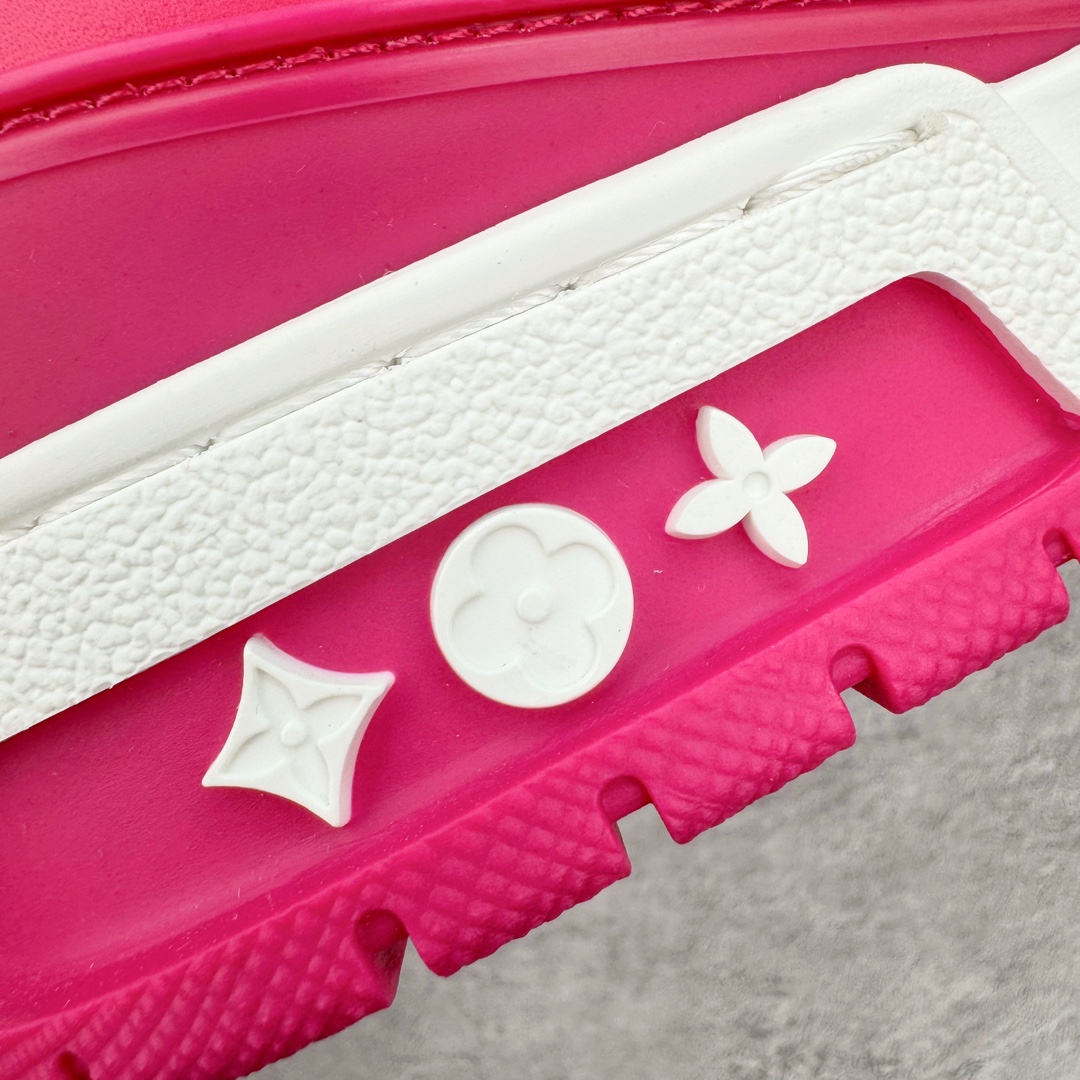 图片[16]-＃FS顶级特价 Louis Vuitton Trainer lv时装走秀运动鞋 实力大厂出品 平台专供 成熟的做工稳定的品控 完美鞋型超高的清洁度 零毛边线头瑕疵 全套原楦原纸版原鞋开模 全网最具灵魂的版型 正确原装黄色鞋盒 正确中底印花 鞋面印花3D高频深度立体 全鞋电脑针车 紧密相连 针距密度一致 环保乳胶注塑鞋垫 厚度脚感还原原版 皮面裁剪部位 统一油边封口工艺 原装橡胶大底含胶量大底组合零偏差 专柜全套包装 防尘袋 说明书 质保卡 男女鞋 尺码：35 36 37 38 39 40 41 42 43 44 45-选品中心