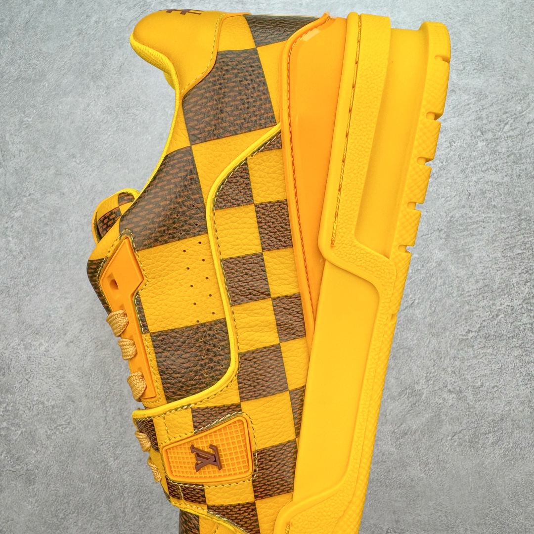 图片[7]-＃GX Louis Vuitton Trainer lv时装走秀运动鞋 实力大厂出品 平台专供 全网最全配色更新最快 最成熟的做工稳定的品控 完美鞋型超高的清洁度 零毛边线头瑕疵 全套原楦原纸版原鞋开模 全网最具灵魂的版型 正确原装黄色鞋盒 正确中底印花 鞋面印花3D高频深度立体 全鞋电脑针车 紧密相连 针距密度一致 环保乳胶注塑鞋垫 厚度脚感还原原版 皮面裁剪部位 统一油边封口工艺 原装橡胶大底含胶量大底组合零偏差 专柜全套包装 防尘袋 说明书 质保卡 男女鞋 尺码：35 36 37 38 39 40 41 42 43 44 45-选品中心