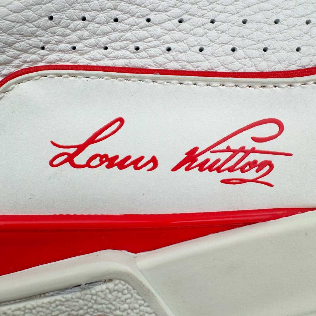 图片[17]-＃FS顶级特价 Louis Vuitton Trainer lv时装走秀运动鞋 实力大厂出品 平台专供 成熟的做工稳定的品控 完美鞋型超高的清洁度 零毛边线头瑕疵 全套原楦原纸版原鞋开模 全网最具灵魂的版型 正确原装黄色鞋盒 正确中底印花 鞋面印花3D高频深度立体 全鞋电脑针车 紧密相连 针距密度一致 环保乳胶注塑鞋垫 厚度脚感还原原版 皮面裁剪部位 统一油边封口工艺 原装橡胶大底含胶量大底组合零偏差 专柜全套包装 防尘袋 说明书 质保卡 男女鞋 尺码：35 36 37 38 39 40 41 42 43 44 45-选品中心