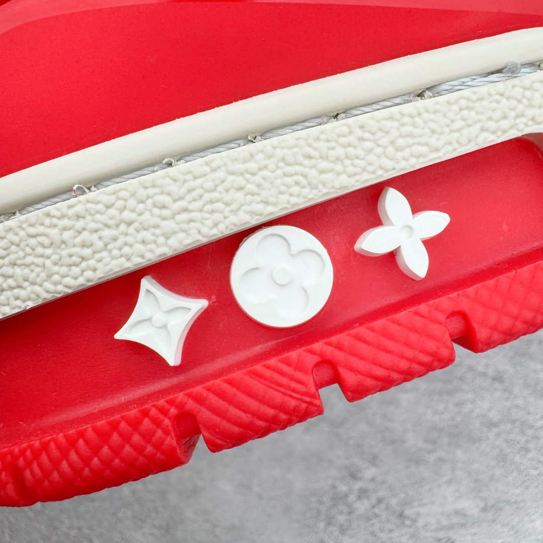 图片[18]-＃FS顶级特价 Louis Vuitton Trainer lv时装走秀运动鞋 实力大厂出品 平台专供 成熟的做工稳定的品控 完美鞋型超高的清洁度 零毛边线头瑕疵 全套原楦原纸版原鞋开模 全网最具灵魂的版型 正确原装黄色鞋盒 正确中底印花 鞋面印花3D高频深度立体 全鞋电脑针车 紧密相连 针距密度一致 环保乳胶注塑鞋垫 厚度脚感还原原版 皮面裁剪部位 统一油边封口工艺 原装橡胶大底含胶量大底组合零偏差 专柜全套包装 防尘袋 说明书 质保卡 男女鞋 尺码：35 36 37 38 39 40 41 42 43 44 45-选品中心