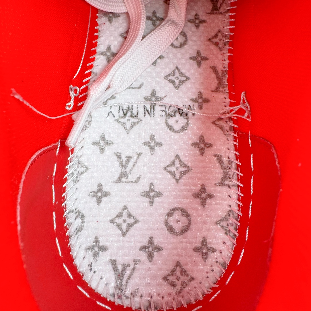 图片[10]-＃FS顶级特价 Louis Vuitton Trainer lv时装走秀运动鞋 实力大厂出品 平台专供 成熟的做工稳定的品控 完美鞋型超高的清洁度 零毛边线头瑕疵 全套原楦原纸版原鞋开模 全网最具灵魂的版型 正确原装黄色鞋盒 正确中底印花 鞋面印花3D高频深度立体 全鞋电脑针车 紧密相连 针距密度一致 环保乳胶注塑鞋垫 厚度脚感还原原版 皮面裁剪部位 统一油边封口工艺 原装橡胶大底含胶量大底组合零偏差 专柜全套包装 防尘袋 说明书 质保卡 男女鞋 尺码：35 36 37 38 39 40 41 42 43 44 45-选品中心