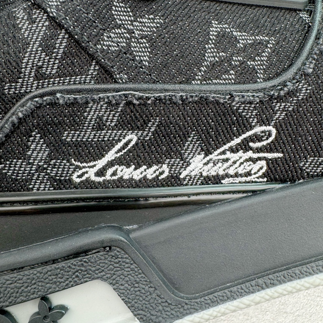 图片[14]-＃FS顶级特价 Louis Vuitton Trainer lv时装走秀运动鞋 实力大厂出品 平台专供 成熟的做工稳定的品控 完美鞋型超高的清洁度 零毛边线头瑕疵 全套原楦原纸版原鞋开模 全网最具灵魂的版型 正确原装黄色鞋盒 正确中底印花 鞋面印花3D高频深度立体 全鞋电脑针车 紧密相连 针距密度一致 环保乳胶注塑鞋垫 厚度脚感还原原版 皮面裁剪部位 统一油边封口工艺 原装橡胶大底含胶量大底组合零偏差 专柜全套包装 防尘袋 说明书 质保卡 男女鞋 尺码：35 36 37 38 39 40 41 42 43 44 45-选品中心