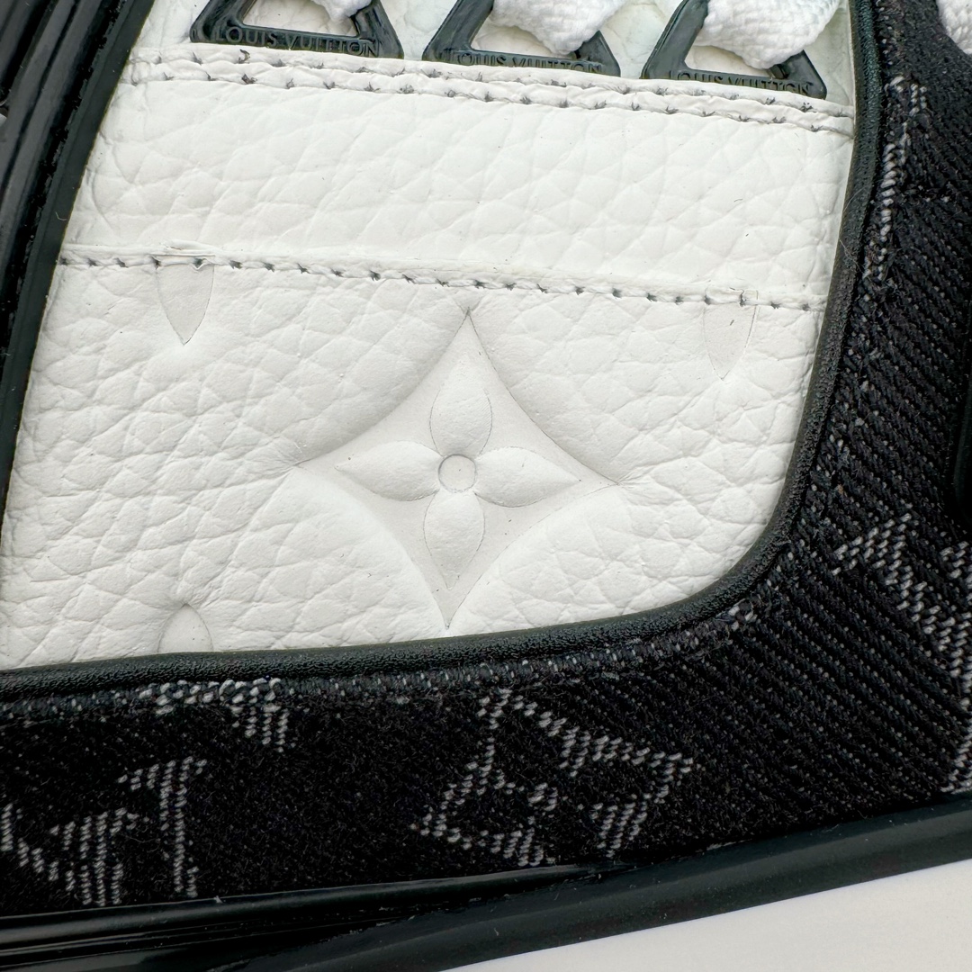 图片[17]-＃FS顶级特价 Louis Vuitton Trainer lv时装走秀运动鞋 实力大厂出品 平台专供 成熟的做工稳定的品控 完美鞋型超高的清洁度 零毛边线头瑕疵 全套原楦原纸版原鞋开模 全网最具灵魂的版型 正确原装黄色鞋盒 正确中底印花 鞋面印花3D高频深度立体 全鞋电脑针车 紧密相连 针距密度一致 环保乳胶注塑鞋垫 厚度脚感还原原版 皮面裁剪部位 统一油边封口工艺 原装橡胶大底含胶量大底组合零偏差 专柜全套包装 防尘袋 说明书 质保卡 男女鞋 尺码：35 36 37 38 39 40 41 42 43 44 45-选品中心