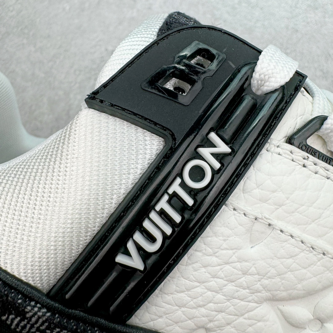 图片[16]-＃FS顶级特价 Louis Vuitton Trainer lv时装走秀运动鞋 实力大厂出品 平台专供 成熟的做工稳定的品控 完美鞋型超高的清洁度 零毛边线头瑕疵 全套原楦原纸版原鞋开模 全网最具灵魂的版型 正确原装黄色鞋盒 正确中底印花 鞋面印花3D高频深度立体 全鞋电脑针车 紧密相连 针距密度一致 环保乳胶注塑鞋垫 厚度脚感还原原版 皮面裁剪部位 统一油边封口工艺 原装橡胶大底含胶量大底组合零偏差 专柜全套包装 防尘袋 说明书 质保卡 男女鞋 尺码：35 36 37 38 39 40 41 42 43 44 45-选品中心