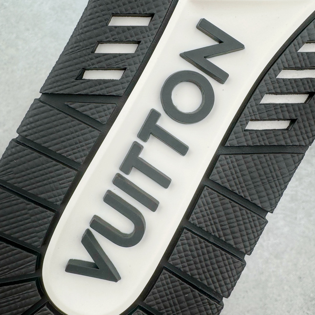 图片[19]-＃FS顶级特价 Louis Vuitton Trainer lv时装走秀运动鞋 实力大厂出品 平台专供 成熟的做工稳定的品控 完美鞋型超高的清洁度 零毛边线头瑕疵 全套原楦原纸版原鞋开模 全网最具灵魂的版型 正确原装黄色鞋盒 正确中底印花 鞋面印花3D高频深度立体 全鞋电脑针车 紧密相连 针距密度一致 环保乳胶注塑鞋垫 厚度脚感还原原版 皮面裁剪部位 统一油边封口工艺 原装橡胶大底含胶量大底组合零偏差 专柜全套包装 防尘袋 说明书 质保卡 男女鞋 尺码：35 36 37 38 39 40 41 42 43 44 45-选品中心