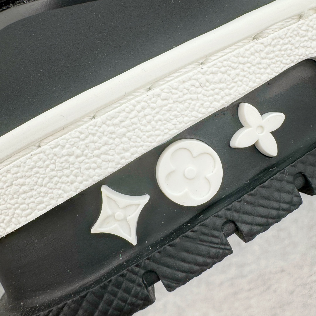 图片[18]-＃FS顶级特价 Louis Vuitton Trainer lv时装走秀运动鞋 实力大厂出品 平台专供 成熟的做工稳定的品控 完美鞋型超高的清洁度 零毛边线头瑕疵 全套原楦原纸版原鞋开模 全网最具灵魂的版型 正确原装黄色鞋盒 正确中底印花 鞋面印花3D高频深度立体 全鞋电脑针车 紧密相连 针距密度一致 环保乳胶注塑鞋垫 厚度脚感还原原版 皮面裁剪部位 统一油边封口工艺 原装橡胶大底含胶量大底组合零偏差 专柜全套包装 防尘袋 说明书 质保卡 男女鞋 尺码：35 36 37 38 39 40 41 42 43 44 45-选品中心