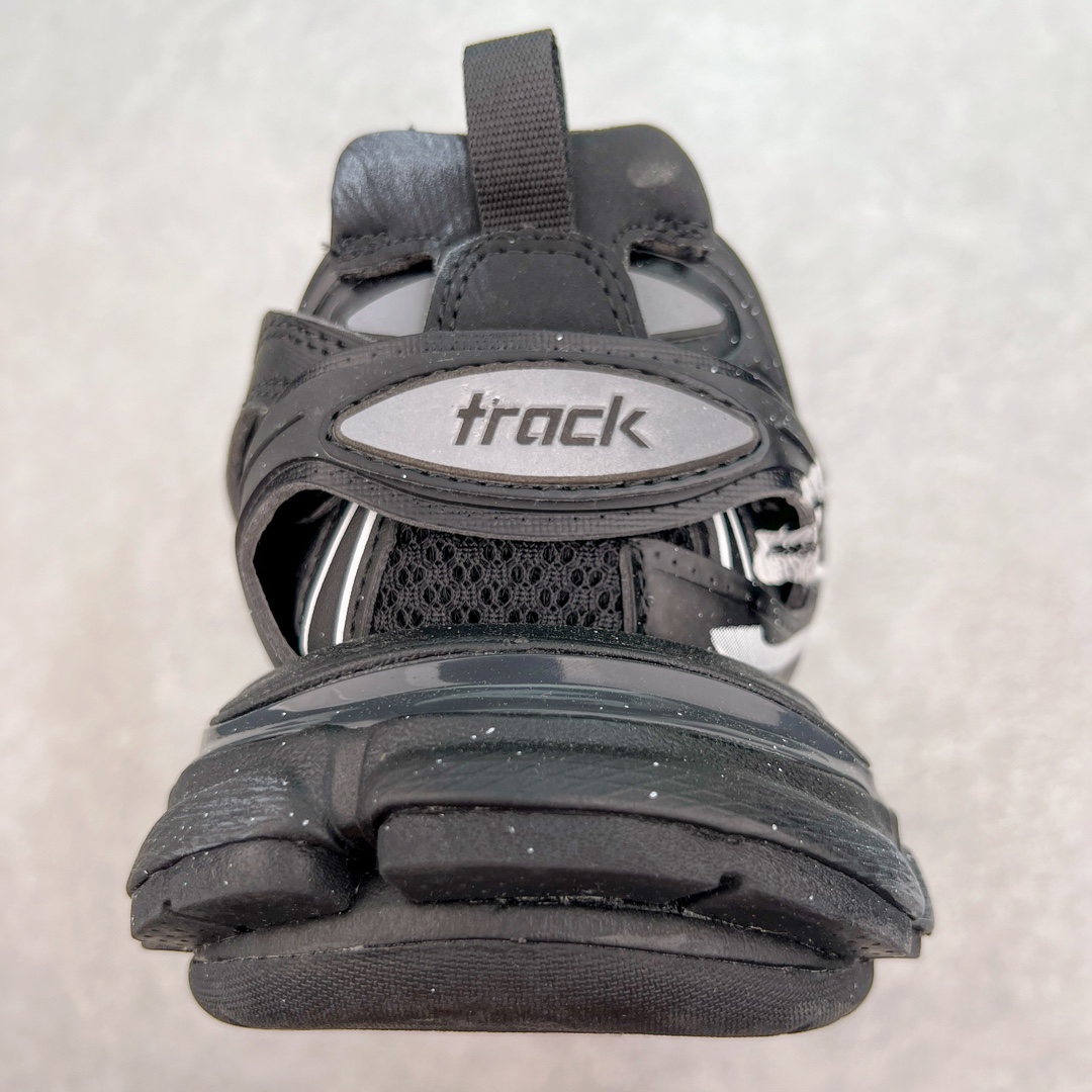 图片[8]-＃纯原 BALENCIAGA Track Trainers 巴黎世家 3.0代复古野跑姥爹潮流百搭慢跑鞋 成份：47%涤纶 40%聚氨酯纤维 13%Nylon 采用尼龙和网眼布制成 100%不含皮革 尺码饰于足尖 鞋后跟压印Track字样 外底正面压印BB标识 外侧印有Balenciaga印花 鞋舌压印Balenciaga标识 双鞋带以常规方式打结 后帮及鞋舌配有拉环鞋提 动态鞋底设计 为双脚带来后续的助力 50毫米鞋弓 水洗做旧风格 中国制造 此商品提供Balenciaga防尘袋和包装盒 尺码：35/46-选品中心