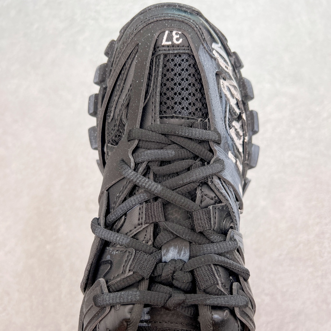 图片[4]-＃纯原 BALENCIAGA Track Trainers 巴黎世家 3.0代复古野跑姥爹潮流百搭慢跑鞋 成份：47%涤纶 40%聚氨酯纤维 13%Nylon 采用尼龙和网眼布制成 100%不含皮革 尺码饰于足尖 鞋后跟压印Track字样 外底正面压印BB标识 外侧印有Balenciaga印花 鞋舌压印Balenciaga标识 双鞋带以常规方式打结 后帮及鞋舌配有拉环鞋提 动态鞋底设计 为双脚带来后续的助力 50毫米鞋弓 水洗做旧风格 中国制造 此商品提供Balenciaga防尘袋和包装盒 尺码：35/46-选品中心