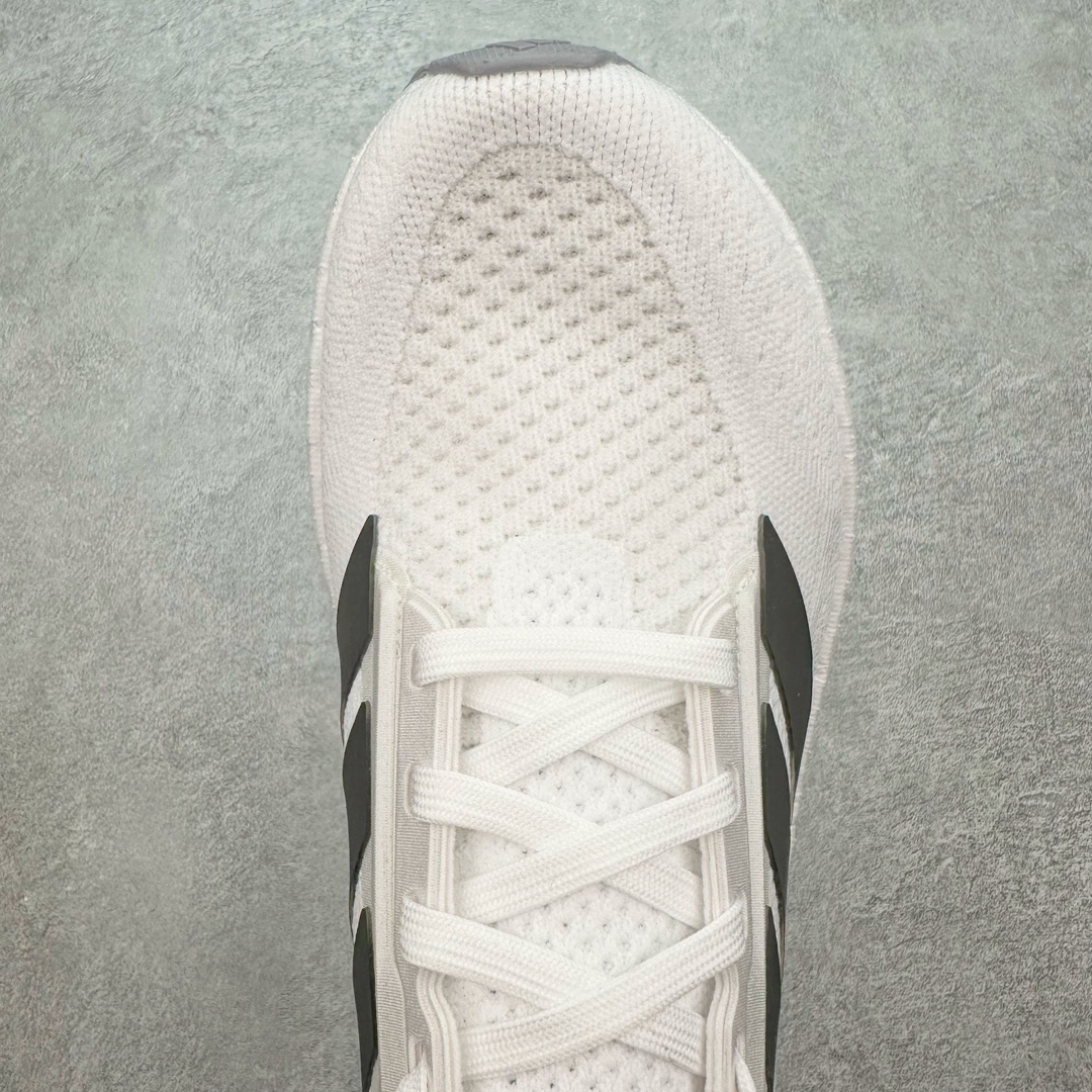 图片[4]-＃纯原 AD Ultra Boost 5X 2025高性能版5X系列UB低帮袜套式针织透气缓震休闲运动慢跑鞋 全新Ultraboost 5X官宣，颠覆以往，迎来该系列自2015年首次亮相最大一次革新！从鞋面到中底配置都有新的突破，跟着小编一同探究“阿迪UB有史以来最大升级”！Ultraboost 5X革新中底配置，采用LightBoost V2泡沫，与Ultraboost Light相比，前掌能量反馈增加2%。与此同时“加厚不增重”，中底相较于上一代更轻，让跑者每一次迈步都能得到更柔软、更澎湃的能量反馈。搭配X形“Torsion System”扭转系统，助力跑者从落地到脚趾离地过程的平稳过渡。Ultraboost 5X升级中足锁定性能，革新Mono Primeknit自适应鞋面配置，搭配轻质无笼鞋面结构，更加贴合跑者脚部。大底由Continental™橡胶制成，更耐磨，抓地力更出色。Adidas全新推出ULTRABOOST 5X，专注日常跑步，适用于任何级别的跑者，无距离门槛限制。兼具有氧跑、中短距离慢跑、节奏跑、间歇跑、日常通勤等各种场景，ULTRABOOST 5X都能给你带来优质的跑步体验。尺码：39⅓ 40 40⅔ 41⅓ 42 42⅔ 43⅓ 44 44⅔ 45 46 47⅔ 48-选品中心