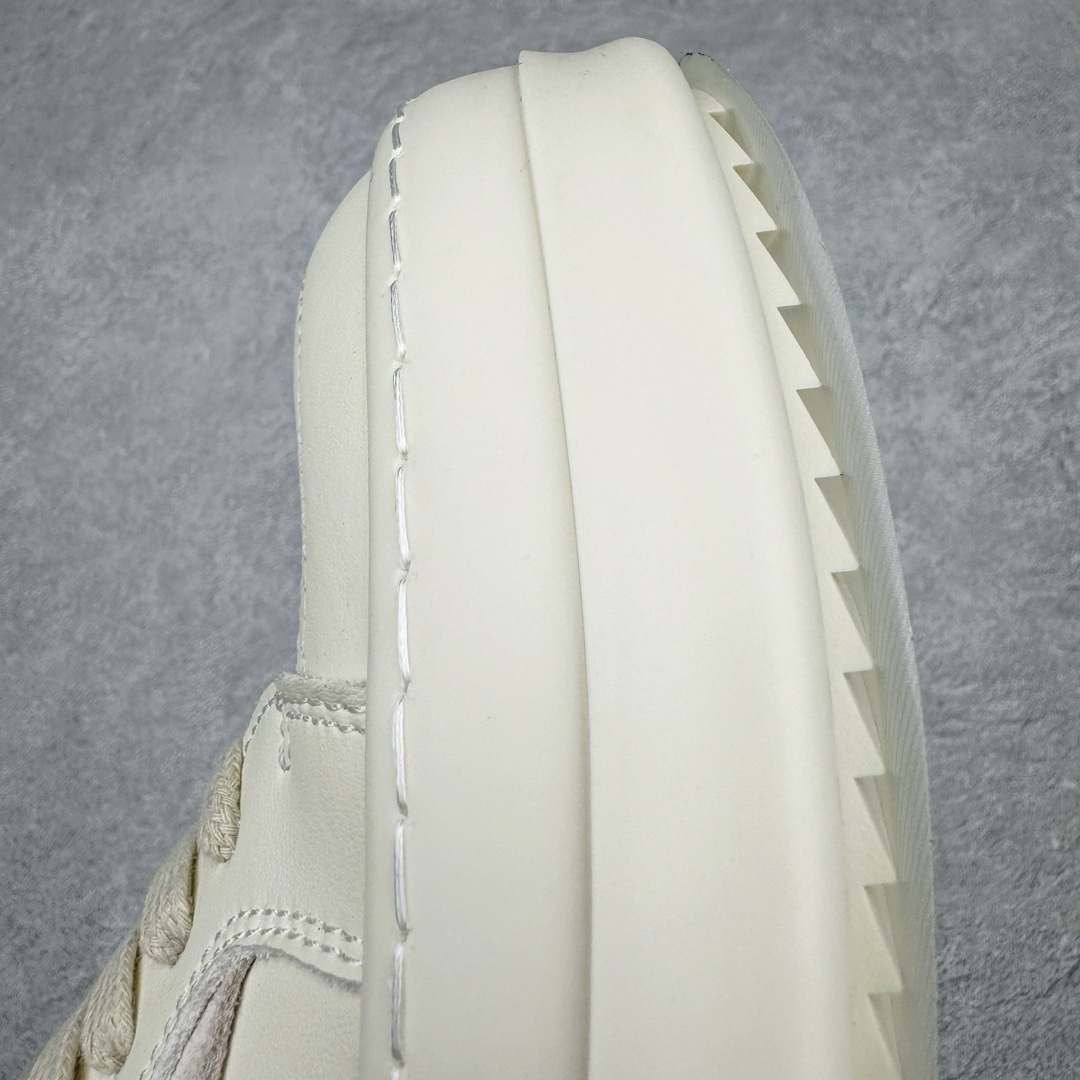 图片[16]-＃DG纯原 Rick Owens Edfu 瑞克·欧文斯低帮皮面时尚运动板鞋 奶白 二级市场已经7K以上 平台客户随意卖四位数 RO广东原厂出品 纯原天花板 原版一比一复刻 冲正绝不翻车 还原度达到百分之98以上 原楦开发纸版版型 ZP拆解原版1：1复模裁片纸版 力求做到0错位 这样才能达到和zp一致的鞋型味道 采用进口cnc数控机床开发对版独家tpu奶香大底 区别于市场所有版本 zp同源全头层粒面小牛皮 达到和zp一致手感 原厂进口细纹布 万邦订购原厂高弹粉红色海绵 内里搭配软质细腻羊皮 TPU高密度大底 软硬度透光度高已经测试和原版一致 尺码：36 37 38 39 40 41 42 43 44 45 46-选品中心