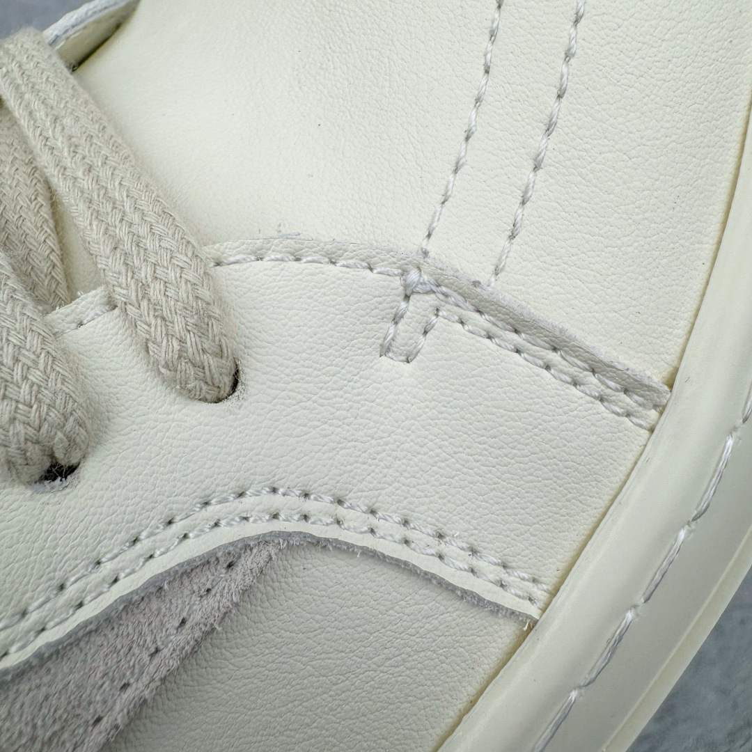 图片[11]-＃DG纯原 Rick Owens Edfu 瑞克·欧文斯低帮皮面时尚运动板鞋 奶白 二级市场已经7K以上 平台客户随意卖四位数 RO广东原厂出品 纯原天花板 原版一比一复刻 冲正绝不翻车 还原度达到百分之98以上 原楦开发纸版版型 ZP拆解原版1：1复模裁片纸版 力求做到0错位 这样才能达到和zp一致的鞋型味道 采用进口cnc数控机床开发对版独家tpu奶香大底 区别于市场所有版本 zp同源全头层粒面小牛皮 达到和zp一致手感 原厂进口细纹布 万邦订购原厂高弹粉红色海绵 内里搭配软质细腻羊皮 TPU高密度大底 软硬度透光度高已经测试和原版一致 尺码：36 37 38 39 40 41 42 43 44 45 46-选品中心