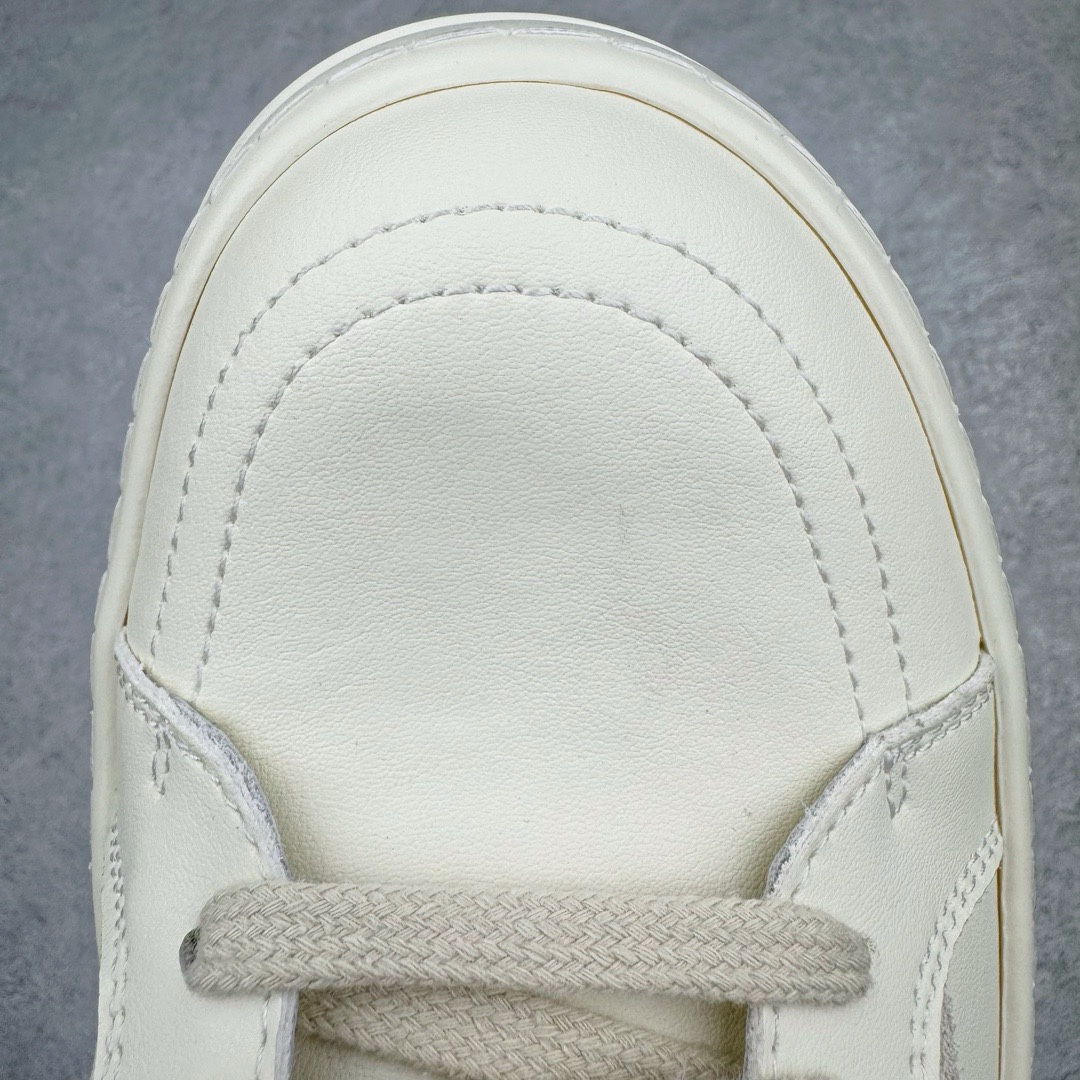 图片[12]-＃DG纯原 Rick Owens Edfu 瑞克·欧文斯低帮皮面时尚运动板鞋 奶白 二级市场已经7K以上 平台客户随意卖四位数 RO广东原厂出品 纯原天花板 原版一比一复刻 冲正绝不翻车 还原度达到百分之98以上 原楦开发纸版版型 ZP拆解原版1：1复模裁片纸版 力求做到0错位 这样才能达到和zp一致的鞋型味道 采用进口cnc数控机床开发对版独家tpu奶香大底 区别于市场所有版本 zp同源全头层粒面小牛皮 达到和zp一致手感 原厂进口细纹布 万邦订购原厂高弹粉红色海绵 内里搭配软质细腻羊皮 TPU高密度大底 软硬度透光度高已经测试和原版一致 尺码：36 37 38 39 40 41 42 43 44 45 46-选品中心