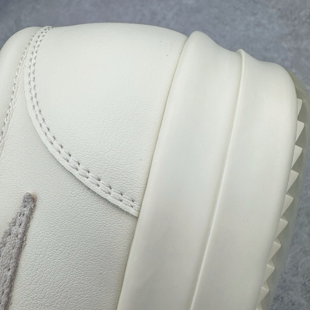 图片[14]-＃DG纯原 Rick Owens Edfu 瑞克·欧文斯低帮皮面时尚运动板鞋 奶白 二级市场已经7K以上 平台客户随意卖四位数 RO广东原厂出品 纯原天花板 原版一比一复刻 冲正绝不翻车 还原度达到百分之98以上 原楦开发纸版版型 ZP拆解原版1：1复模裁片纸版 力求做到0错位 这样才能达到和zp一致的鞋型味道 采用进口cnc数控机床开发对版独家tpu奶香大底 区别于市场所有版本 zp同源全头层粒面小牛皮 达到和zp一致手感 原厂进口细纹布 万邦订购原厂高弹粉红色海绵 内里搭配软质细腻羊皮 TPU高密度大底 软硬度透光度高已经测试和原版一致 尺码：36 37 38 39 40 41 42 43 44 45 46-选品中心