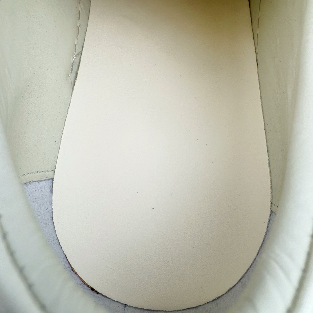 图片[17]-＃DG纯原 Rick Owens Edfu 瑞克·欧文斯低帮皮面时尚运动板鞋 奶白 二级市场已经7K以上 平台客户随意卖四位数 RO广东原厂出品 纯原天花板 原版一比一复刻 冲正绝不翻车 还原度达到百分之98以上 原楦开发纸版版型 ZP拆解原版1：1复模裁片纸版 力求做到0错位 这样才能达到和zp一致的鞋型味道 采用进口cnc数控机床开发对版独家tpu奶香大底 区别于市场所有版本 zp同源全头层粒面小牛皮 达到和zp一致手感 原厂进口细纹布 万邦订购原厂高弹粉红色海绵 内里搭配软质细腻羊皮 TPU高密度大底 软硬度透光度高已经测试和原版一致 尺码：36 37 38 39 40 41 42 43 44 45 46-选品中心