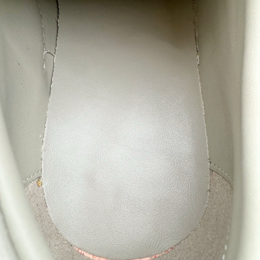 图片[22]-＃DG纯原 Rick Owens Edfu 瑞克·欧文斯低帮皮面时尚运动板鞋 灰白 二级市场已经7K以上 平台客户随意卖四位数 RO广东原厂出品 纯原天花板 原版一比一复刻 冲正绝不翻车 还原度达到百分之98以上 原楦开发纸版版型 ZP拆解原版1：1复模裁片纸版 力求做到0错位 这样才能达到和zp一致的鞋型味道 采用进口cnc数控机床开发对版独家tpu奶香大底 区别于市场所有版本 zp同源全头层粒面小牛皮 达到和zp一致手感 原厂进口细纹布 万邦订购原厂高弹粉红色海绵 内里搭配软质细腻羊皮 TPU高密度大底 软硬度透光度高已经测试和原版一致 尺码：36 37 38 39 40 41 42 43 44 45 46-选品中心