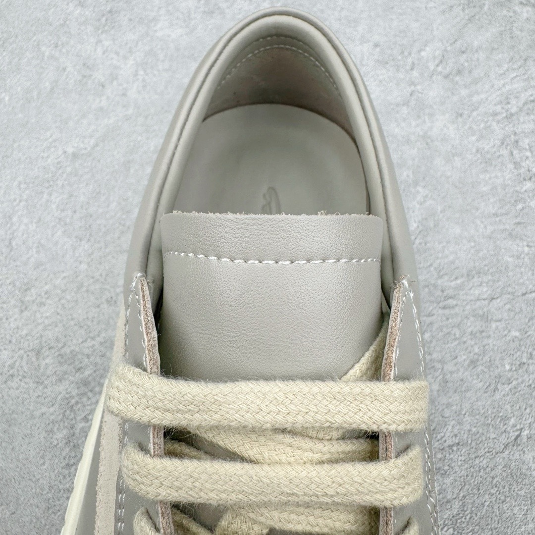 图片[17]-＃DG纯原 Rick Owens Edfu 瑞克·欧文斯低帮皮面时尚运动板鞋 灰白 二级市场已经7K以上 平台客户随意卖四位数 RO广东原厂出品 纯原天花板 原版一比一复刻 冲正绝不翻车 还原度达到百分之98以上 原楦开发纸版版型 ZP拆解原版1：1复模裁片纸版 力求做到0错位 这样才能达到和zp一致的鞋型味道 采用进口cnc数控机床开发对版独家tpu奶香大底 区别于市场所有版本 zp同源全头层粒面小牛皮 达到和zp一致手感 原厂进口细纹布 万邦订购原厂高弹粉红色海绵 内里搭配软质细腻羊皮 TPU高密度大底 软硬度透光度高已经测试和原版一致 尺码：36 37 38 39 40 41 42 43 44 45 46-选品中心