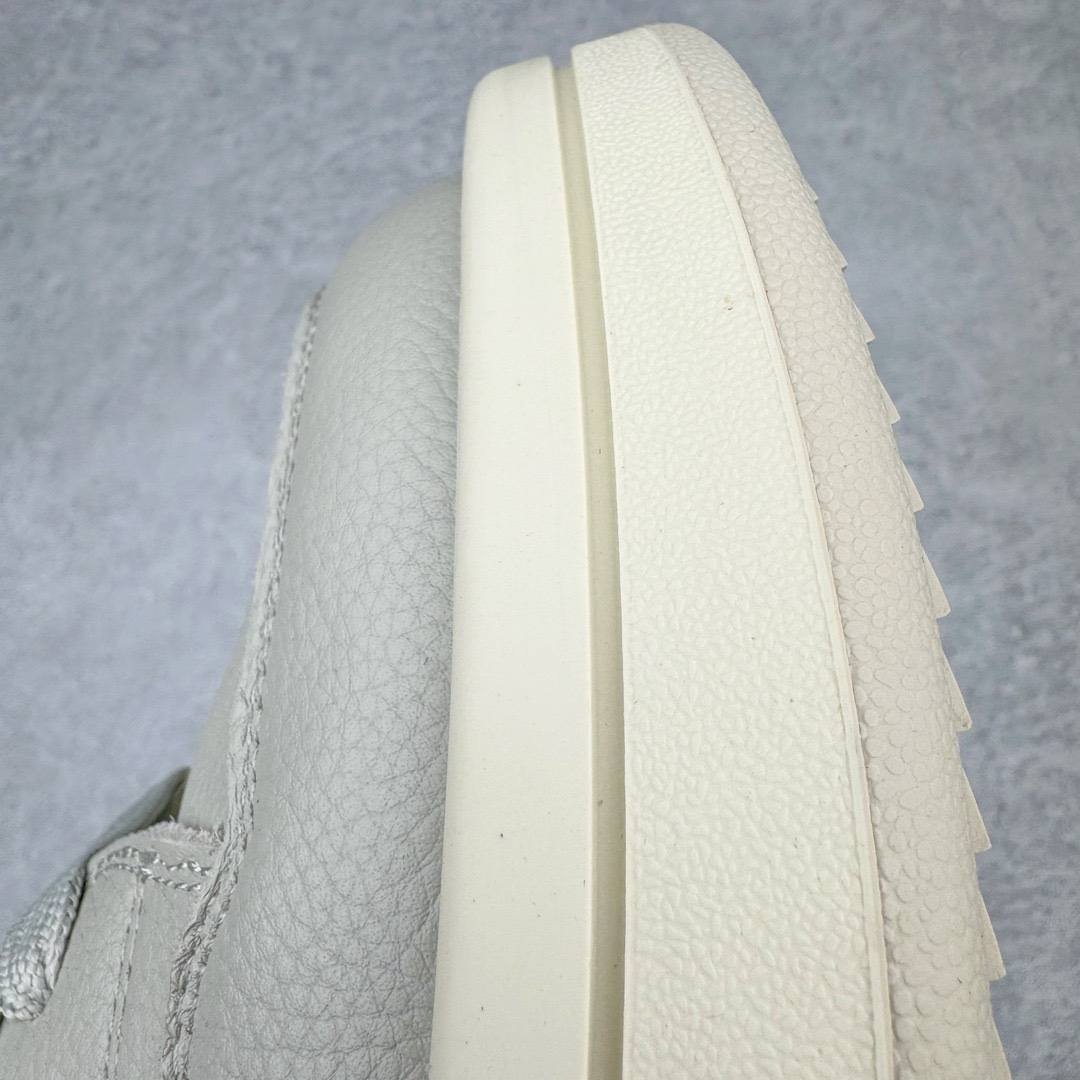 图片[15]-＃DG纯原 Rick Owens FogachineGeobasket 瑞克·欧文斯高帮皮面时尚运动板鞋 灰黑 二级市场已经7K以上 平台客户随意卖四位数 RO广东原厂出品 纯原天花板 原版一比一复刻 冲正绝不翻车 还原度达到百分之98以上 原楦开发纸版版型 ZP拆解原版1：1复模裁片纸版 力求做到0错位 这样才能达到和zp一致的鞋型味道 采用进口cnc数控机床开发对版独家tpu奶香大底 区别于市场所有版本 zp同源全头层粒面小牛皮 达到和zp一致手感 原厂进口细纹布 万邦订购原厂高弹粉红色海绵 内里搭配软质细腻羊皮 TPU高密度大底 软硬度透光度高已经测试和原版一致 尺码：36 37 38 39 40 41 42 43 44 45 46-选品中心