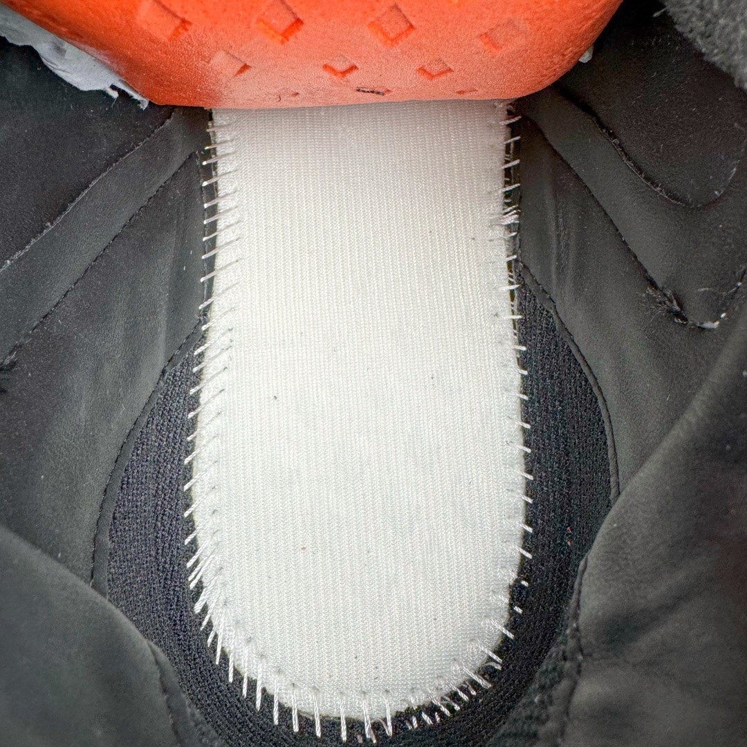 图片[17]-＃DG纯原 Rick Owens DRKSHDW x Converse TURBODRK Weapon RO瑞克欧文斯匡威联名摩登厚底运动板鞋 黑白 以 80 年代的经典篮球鞋 Weapon 为灵感 带来新诠释 超厚鞋底 高帮鞋身以及夸张的鞋舌设计都充满 Rick Owens 式的美学 原厂楦头纸板裁片完全1：1对位复模 这样最后合模拼接的时候鞋型才能以最完美的形态展现 区别于市面上所有看图做货版本 导致整个鞋型完全不对味 臃肿肥胖 根本没有展现出原版的味道 原版的灵魂就在五角星的位置 不同码数上的比例是有区别的 原版整体是修长的 皮料根据原厂色号经过了历时 3个月无数次修改 终于调整到和原版最为接近的同色摔纹荔枝皮 因为毕竟官方多次补货 官方的皮料颜色或多或少都会有稍微的色差 属于正常现象 我们买回来的几双正品样板也会有区别 鞋底模具重新开模 独立私模三色tpu橡胶组合大底 1个码数一套模具 这样做的好处的码数比较合脚 区别市场上共码普通版本 单色同色橡胶大底 尺码：35 36 37 38 38.5 39 40 40.5 41 42 42.5 43 44 44.5 45 46-选品中心