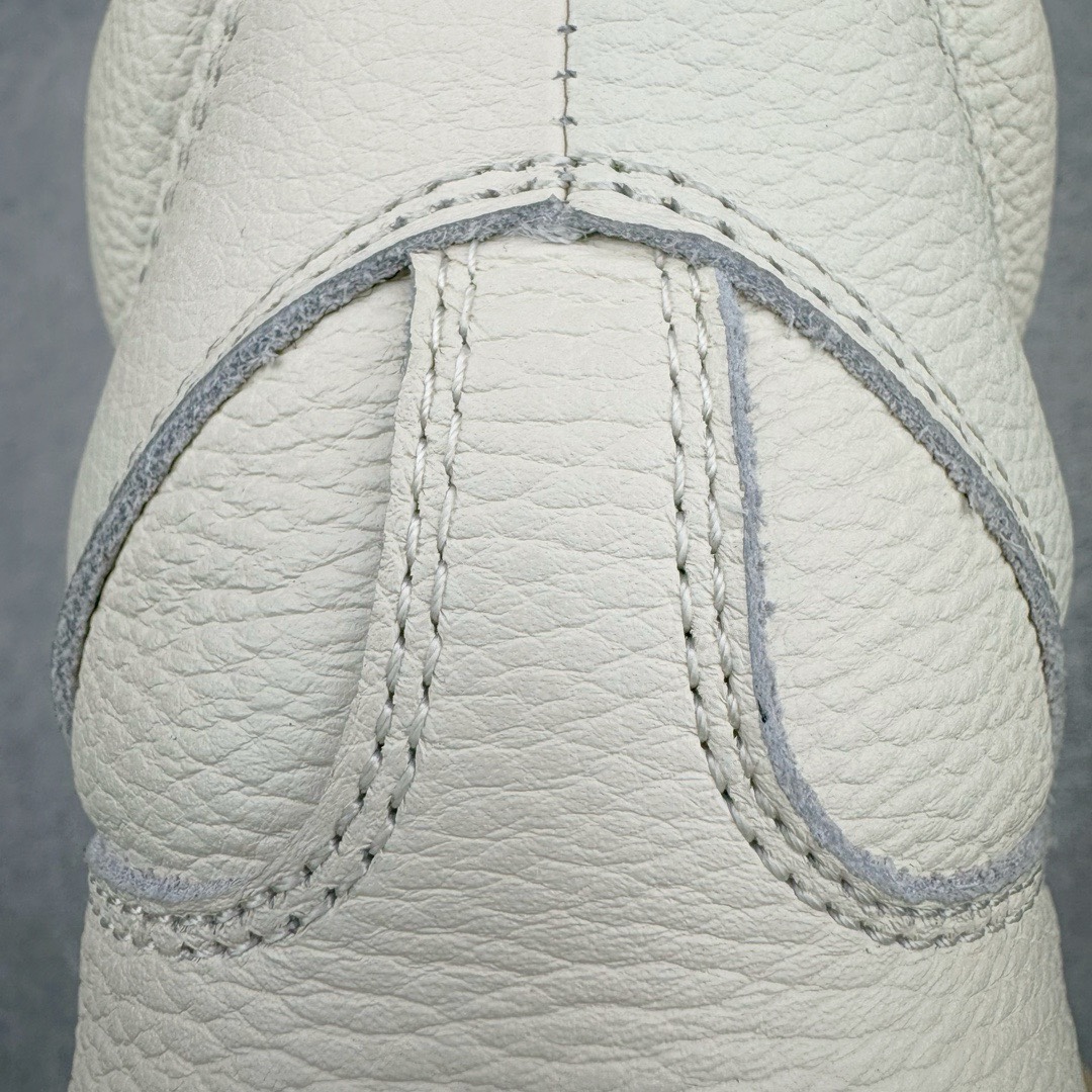 图片[16]-＃DG纯原 Rick Owens DRKSHDW x Converse TURBODRK Weapon RO瑞克欧文斯匡威联名摩登厚底运动板鞋 象牙白 以 80 年代的经典篮球鞋 Weapon 为灵感 带来新诠释 超厚鞋底 高帮鞋身以及夸张的鞋舌设计都充满 Rick Owens 式的美学 原厂楦头纸板裁片完全1：1对位复模 这样最后合模拼接的时候鞋型才能以最完美的形态展现 区别于市面上所有看图做货版本 导致整个鞋型完全不对味 臃肿肥胖 根本没有展现出原版的味道 原版的灵魂就在五角星的位置 不同码数上的比例是有区别的 原版整体是修长的 皮料根据原厂色号经过了历时 3个月无数次修改 终于调整到和原版最为接近的同色摔纹荔枝皮 因为毕竟官方多次补货 官方的皮料颜色或多或少都会有稍微的色差 属于正常现象 我们买回来的几双正品样板也会有区别 鞋底模具重新开模 独立私模三色tpu橡胶组合大底 1个码数一套模具 这样做的好处的码数比较合脚 区别市场上共码普通版本 单色同色橡胶大底 尺码：35 36 37 38 38.5 39 40 40.5 41 42 42.5 43 44 44.5 45 46-选品中心