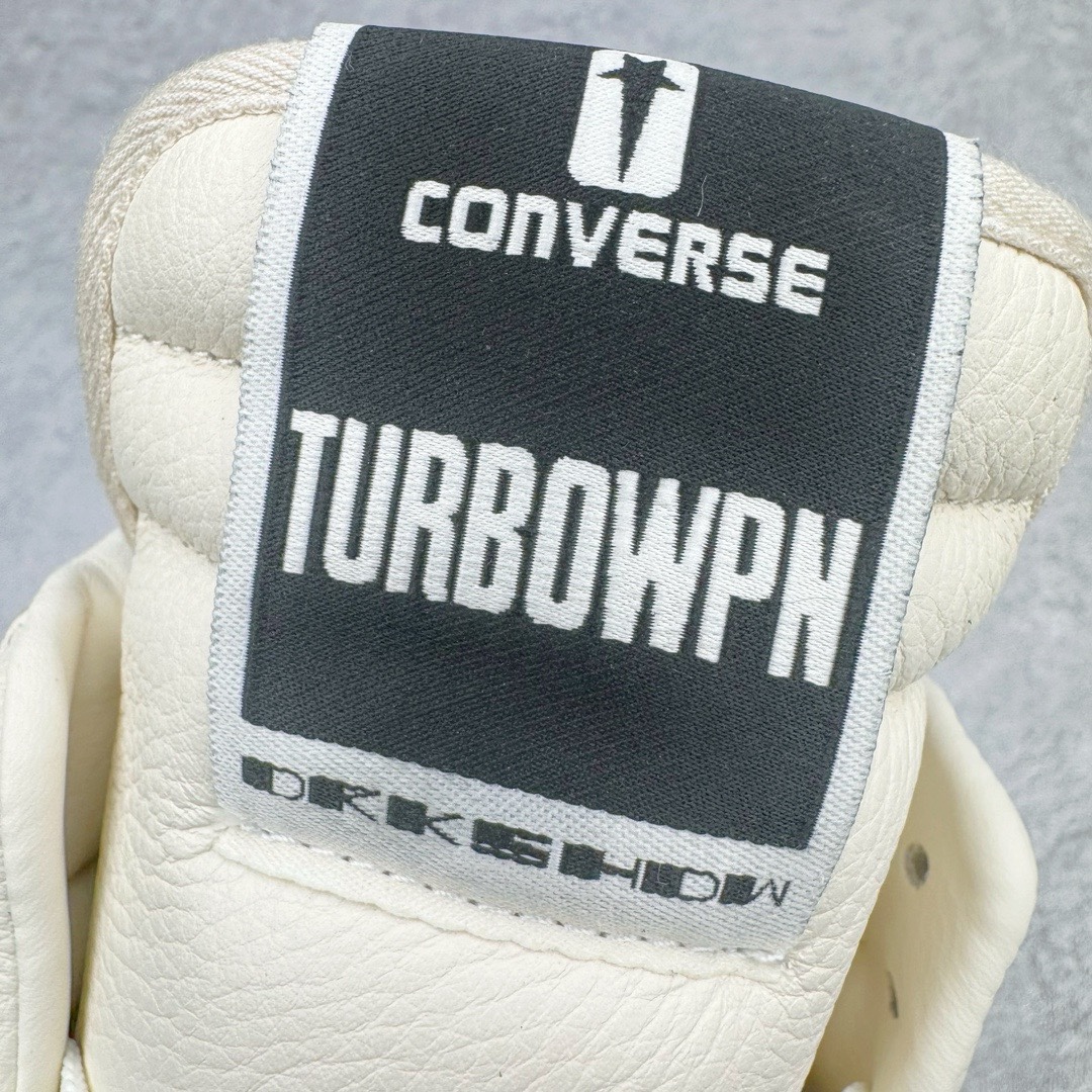 图片[15]-＃DG纯原 Rick Owens DRKSHDW x Converse TURBODRK Weapon RO瑞克欧文斯匡威联名摩登厚底运动板鞋 象牙白 以 80 年代的经典篮球鞋 Weapon 为灵感 带来新诠释 超厚鞋底 高帮鞋身以及夸张的鞋舌设计都充满 Rick Owens 式的美学 原厂楦头纸板裁片完全1：1对位复模 这样最后合模拼接的时候鞋型才能以最完美的形态展现 区别于市面上所有看图做货版本 导致整个鞋型完全不对味 臃肿肥胖 根本没有展现出原版的味道 原版的灵魂就在五角星的位置 不同码数上的比例是有区别的 原版整体是修长的 皮料根据原厂色号经过了历时 3个月无数次修改 终于调整到和原版最为接近的同色摔纹荔枝皮 因为毕竟官方多次补货 官方的皮料颜色或多或少都会有稍微的色差 属于正常现象 我们买回来的几双正品样板也会有区别 鞋底模具重新开模 独立私模三色tpu橡胶组合大底 1个码数一套模具 这样做的好处的码数比较合脚 区别市场上共码普通版本 单色同色橡胶大底 尺码：35 36 37 38 38.5 39 40 40.5 41 42 42.5 43 44 44.5 45 46-选品中心