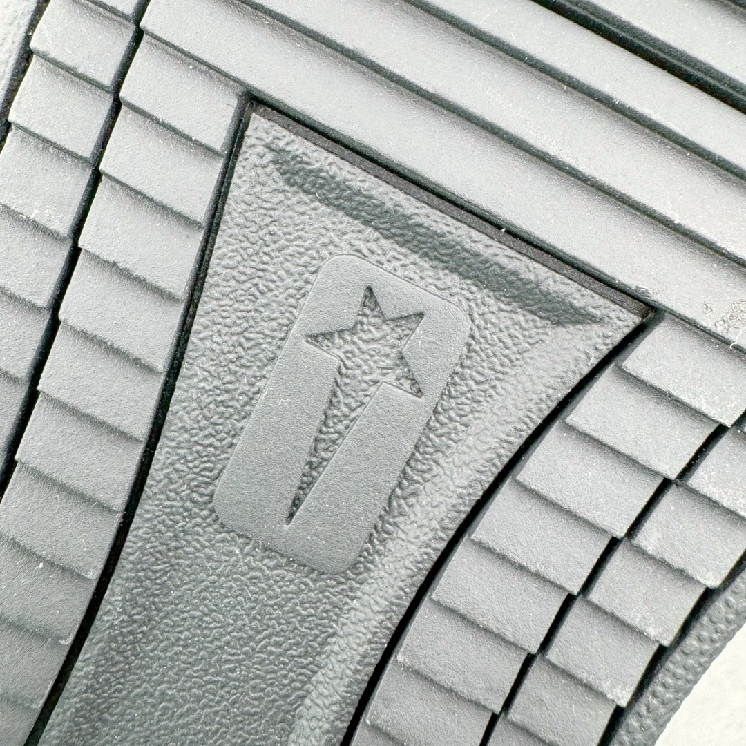 图片[13]-＃DG纯原 Rick Owens DRKSHDW x Converse TURBODRK Weapon RO瑞克欧文斯匡威联名摩登厚底运动板鞋 黑色 以 80 年代的经典篮球鞋 Weapon 为灵感 带来新诠释 超厚鞋底 高帮鞋身以及夸张的鞋舌设计都充满 Rick Owens 式的美学 原厂楦头纸板裁片完全1：1对位复模 这样最后合模拼接的时候鞋型才能以最完美的形态展现 区别于市面上所有看图做货版本 导致整个鞋型完全不对味 臃肿肥胖 根本没有展现出原版的味道 原版的灵魂就在五角星的位置 不同码数上的比例是有区别的 原版整体是修长的 皮料根据原厂色号经过了历时 3个月无数次修改 终于调整到和原版最为接近的同色摔纹荔枝皮 因为毕竟官方多次补货 官方的皮料颜色或多或少都会有稍微的色差 属于正常现象 我们买回来的几双正品样板也会有区别 鞋底模具重新开模 独立私模三色tpu橡胶组合大底 1个码数一套模具 这样做的好处的码数比较合脚 区别市场上共码普通版本 单色同色橡胶大底 尺码：35 36 37 38 38.5 39 40 40.5 41 42 42.5 43 44 44.5 45 46-选品中心