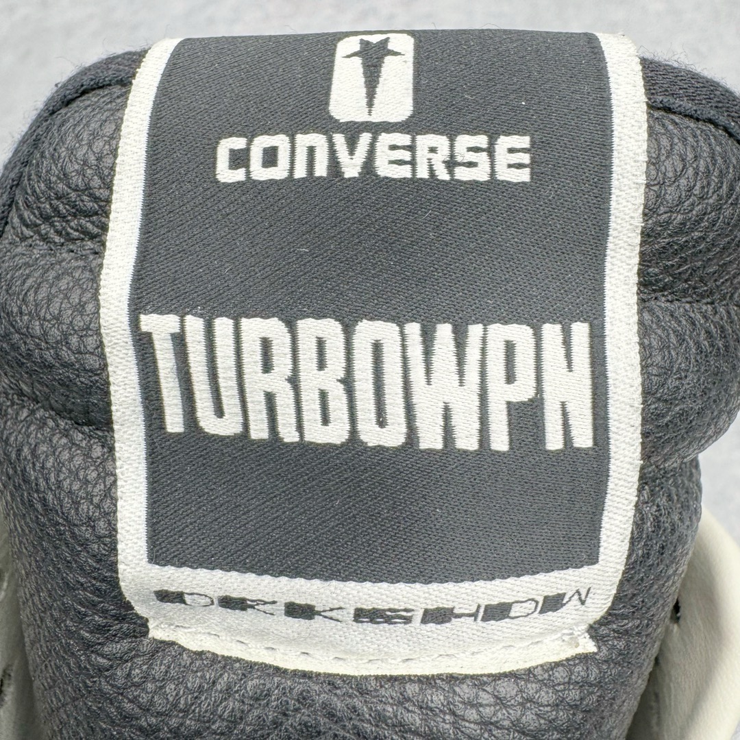 图片[18]-＃DG纯原 Rick Owens DRKSHDW x Converse TURBODRK Weapon RO瑞克欧文斯匡威联名摩登厚底运动板鞋 黑色 以 80 年代的经典篮球鞋 Weapon 为灵感 带来新诠释 超厚鞋底 高帮鞋身以及夸张的鞋舌设计都充满 Rick Owens 式的美学 原厂楦头纸板裁片完全1：1对位复模 这样最后合模拼接的时候鞋型才能以最完美的形态展现 区别于市面上所有看图做货版本 导致整个鞋型完全不对味 臃肿肥胖 根本没有展现出原版的味道 原版的灵魂就在五角星的位置 不同码数上的比例是有区别的 原版整体是修长的 皮料根据原厂色号经过了历时 3个月无数次修改 终于调整到和原版最为接近的同色摔纹荔枝皮 因为毕竟官方多次补货 官方的皮料颜色或多或少都会有稍微的色差 属于正常现象 我们买回来的几双正品样板也会有区别 鞋底模具重新开模 独立私模三色tpu橡胶组合大底 1个码数一套模具 这样做的好处的码数比较合脚 区别市场上共码普通版本 单色同色橡胶大底 尺码：35 36 37 38 38.5 39 40 40.5 41 42 42.5 43 44 44.5 45 46-选品中心