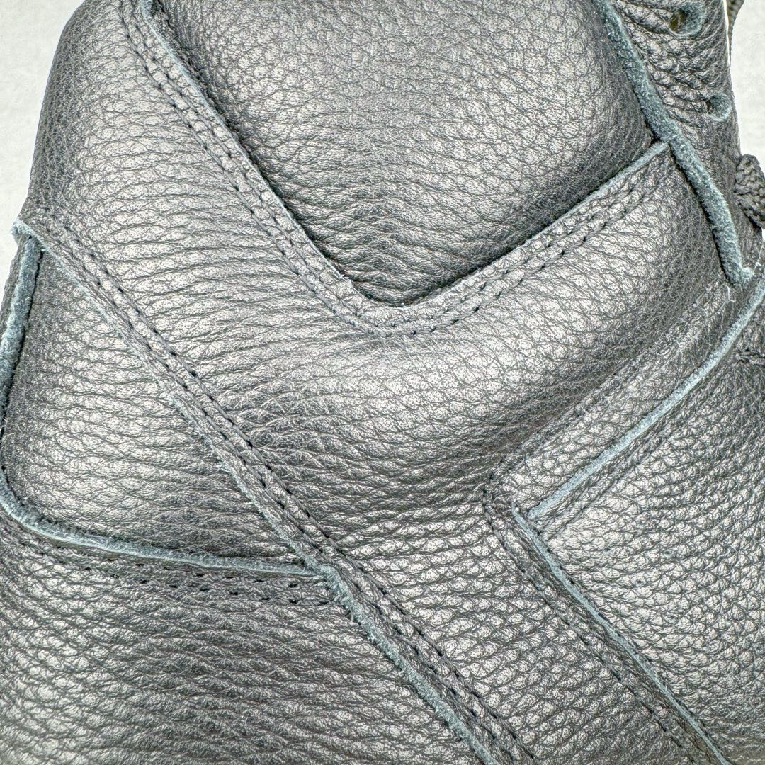 图片[14]-＃DG纯原 Rick Owens DRKSHDW x Converse TURBODRK Weapon RO瑞克欧文斯匡威联名摩登厚底运动板鞋 黑色 以 80 年代的经典篮球鞋 Weapon 为灵感 带来新诠释 超厚鞋底 高帮鞋身以及夸张的鞋舌设计都充满 Rick Owens 式的美学 原厂楦头纸板裁片完全1：1对位复模 这样最后合模拼接的时候鞋型才能以最完美的形态展现 区别于市面上所有看图做货版本 导致整个鞋型完全不对味 臃肿肥胖 根本没有展现出原版的味道 原版的灵魂就在五角星的位置 不同码数上的比例是有区别的 原版整体是修长的 皮料根据原厂色号经过了历时 3个月无数次修改 终于调整到和原版最为接近的同色摔纹荔枝皮 因为毕竟官方多次补货 官方的皮料颜色或多或少都会有稍微的色差 属于正常现象 我们买回来的几双正品样板也会有区别 鞋底模具重新开模 独立私模三色tpu橡胶组合大底 1个码数一套模具 这样做的好处的码数比较合脚 区别市场上共码普通版本 单色同色橡胶大底 尺码：35 36 37 38 38.5 39 40 40.5 41 42 42.5 43 44 44.5 45 46-选品中心