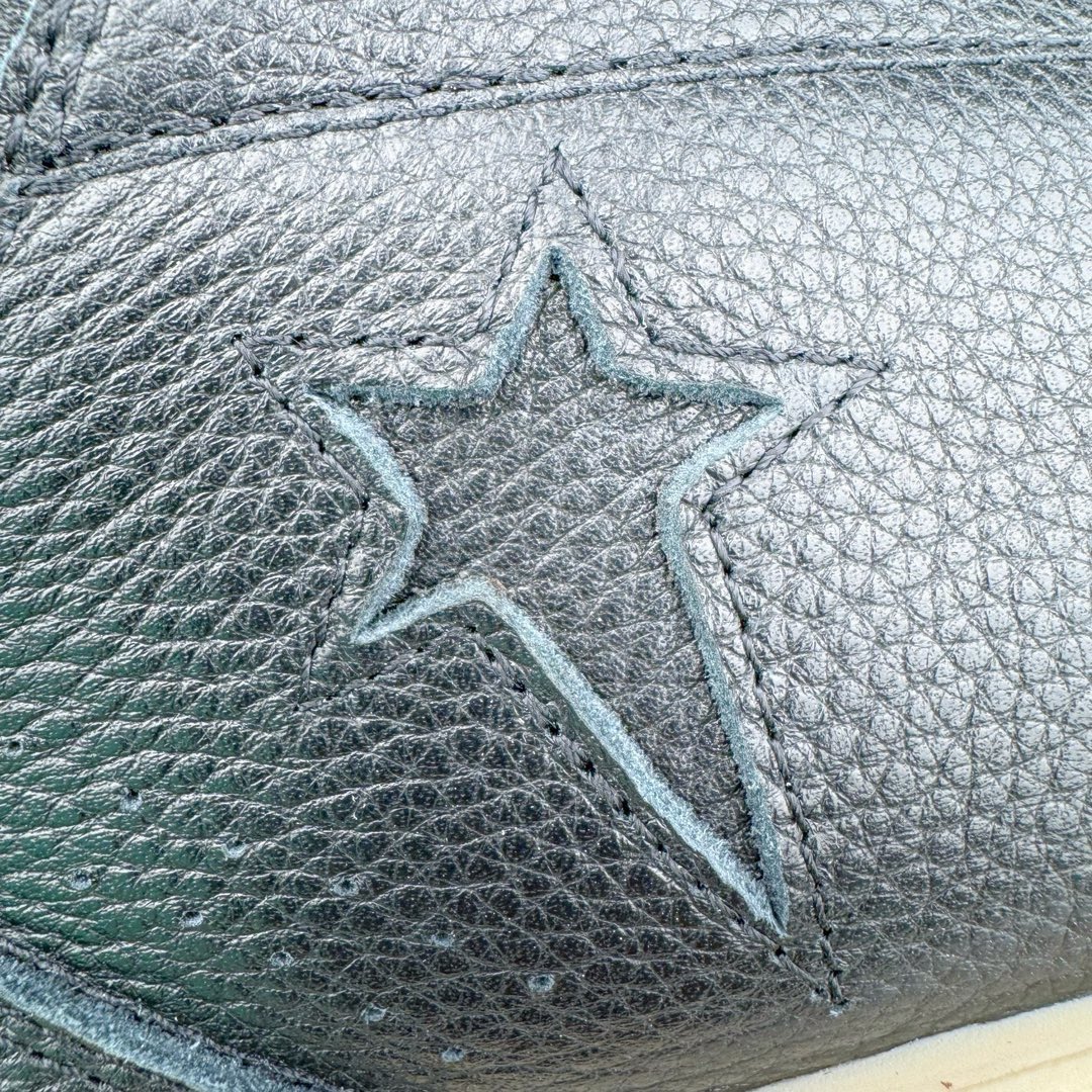 图片[11]-＃DG纯原 Rick Owens DRKSHDW x Converse TURBODRK Weapon RO瑞克欧文斯匡威联名摩登厚底运动板鞋 黑色 以 80 年代的经典篮球鞋 Weapon 为灵感 带来新诠释 超厚鞋底 高帮鞋身以及夸张的鞋舌设计都充满 Rick Owens 式的美学 原厂楦头纸板裁片完全1：1对位复模 这样最后合模拼接的时候鞋型才能以最完美的形态展现 区别于市面上所有看图做货版本 导致整个鞋型完全不对味 臃肿肥胖 根本没有展现出原版的味道 原版的灵魂就在五角星的位置 不同码数上的比例是有区别的 原版整体是修长的 皮料根据原厂色号经过了历时 3个月无数次修改 终于调整到和原版最为接近的同色摔纹荔枝皮 因为毕竟官方多次补货 官方的皮料颜色或多或少都会有稍微的色差 属于正常现象 我们买回来的几双正品样板也会有区别 鞋底模具重新开模 独立私模三色tpu橡胶组合大底 1个码数一套模具 这样做的好处的码数比较合脚 区别市场上共码普通版本 单色同色橡胶大底 尺码：35 36 37 38 38.5 39 40 40.5 41 42 42.5 43 44 44.5 45 46-选品中心