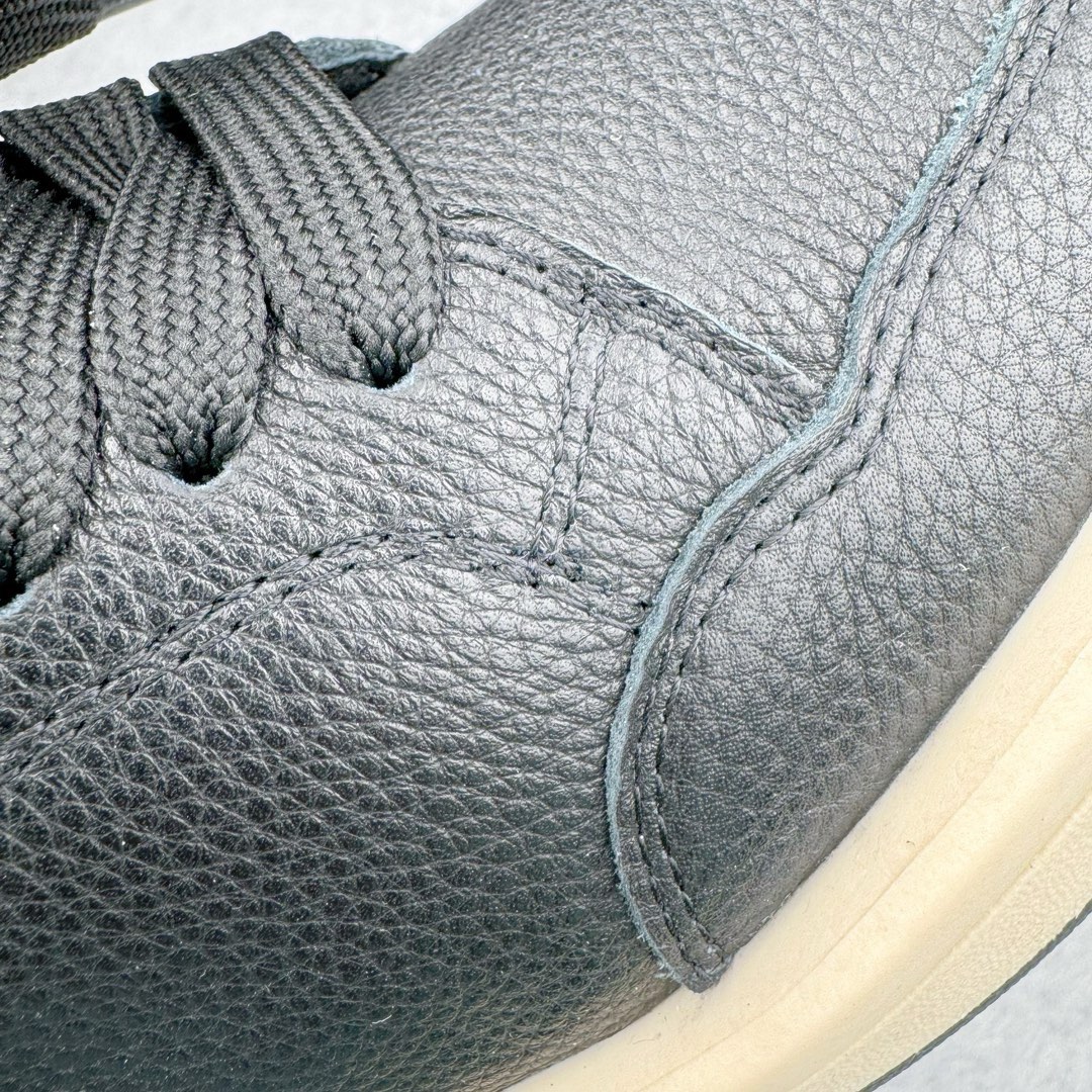 图片[15]-＃DG纯原 Rick Owens DRKSHDW x Converse TURBODRK Weapon RO瑞克欧文斯匡威联名摩登厚底运动板鞋 黑色 以 80 年代的经典篮球鞋 Weapon 为灵感 带来新诠释 超厚鞋底 高帮鞋身以及夸张的鞋舌设计都充满 Rick Owens 式的美学 原厂楦头纸板裁片完全1：1对位复模 这样最后合模拼接的时候鞋型才能以最完美的形态展现 区别于市面上所有看图做货版本 导致整个鞋型完全不对味 臃肿肥胖 根本没有展现出原版的味道 原版的灵魂就在五角星的位置 不同码数上的比例是有区别的 原版整体是修长的 皮料根据原厂色号经过了历时 3个月无数次修改 终于调整到和原版最为接近的同色摔纹荔枝皮 因为毕竟官方多次补货 官方的皮料颜色或多或少都会有稍微的色差 属于正常现象 我们买回来的几双正品样板也会有区别 鞋底模具重新开模 独立私模三色tpu橡胶组合大底 1个码数一套模具 这样做的好处的码数比较合脚 区别市场上共码普通版本 单色同色橡胶大底 尺码：35 36 37 38 38.5 39 40 40.5 41 42 42.5 43 44 44.5 45 46-选品中心