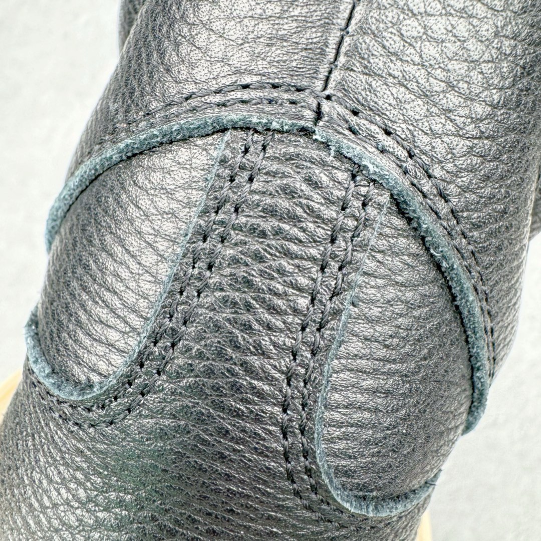 图片[17]-＃DG纯原 Rick Owens DRKSHDW x Converse TURBODRK Weapon RO瑞克欧文斯匡威联名摩登厚底运动板鞋 黑色 以 80 年代的经典篮球鞋 Weapon 为灵感 带来新诠释 超厚鞋底 高帮鞋身以及夸张的鞋舌设计都充满 Rick Owens 式的美学 原厂楦头纸板裁片完全1：1对位复模 这样最后合模拼接的时候鞋型才能以最完美的形态展现 区别于市面上所有看图做货版本 导致整个鞋型完全不对味 臃肿肥胖 根本没有展现出原版的味道 原版的灵魂就在五角星的位置 不同码数上的比例是有区别的 原版整体是修长的 皮料根据原厂色号经过了历时 3个月无数次修改 终于调整到和原版最为接近的同色摔纹荔枝皮 因为毕竟官方多次补货 官方的皮料颜色或多或少都会有稍微的色差 属于正常现象 我们买回来的几双正品样板也会有区别 鞋底模具重新开模 独立私模三色tpu橡胶组合大底 1个码数一套模具 这样做的好处的码数比较合脚 区别市场上共码普通版本 单色同色橡胶大底 尺码：35 36 37 38 38.5 39 40 40.5 41 42 42.5 43 44 44.5 45 46-选品中心