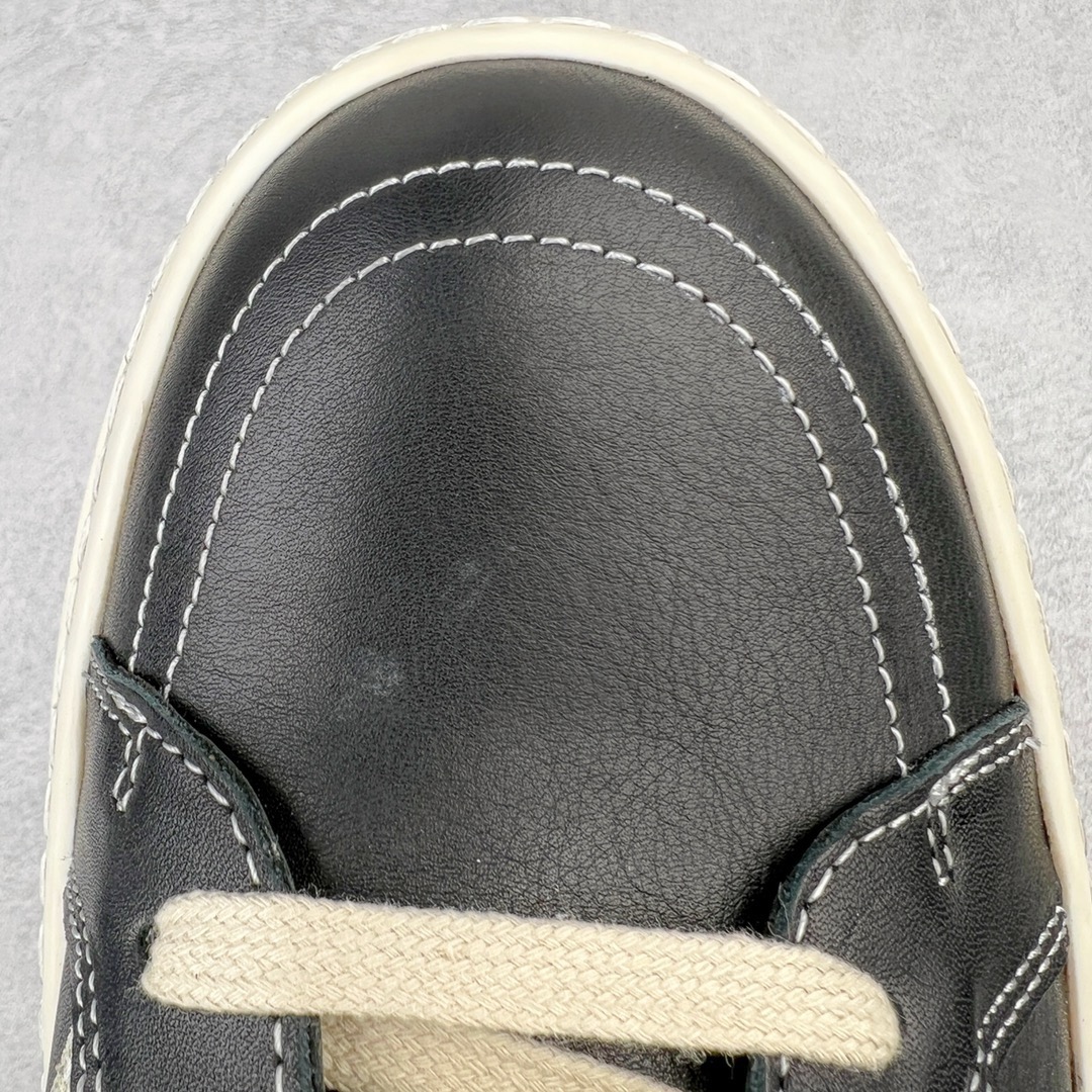 图片[11]-＃DG纯原 Rick Owens Edfu 瑞克·欧文斯低帮皮面时尚运动板鞋 黑白 二级市场已经7K以上 平台客户随意卖四位数 RO广东原厂出品 纯原天花板 原版一比一复刻 冲正绝不翻车 还原度达到百分之98以上 原楦开发纸版版型 ZP拆解原版1：1复模裁片纸版 力求做到0错位 这样才能达到和zp一致的鞋型味道 采用进口cnc数控机床开发对版独家tpu奶香大底 区别于市场所有版本 zp同源全头层粒面小牛皮 达到和zp一致手感 原厂进口细纹布 万邦订购原厂高弹粉红色海绵 内里搭配软质细腻羊皮 TPU高密度大底 软硬度透光度高已经测试和原版一致 尺码：36 37 38 39 40 41 42 43 44 45 46-选品中心