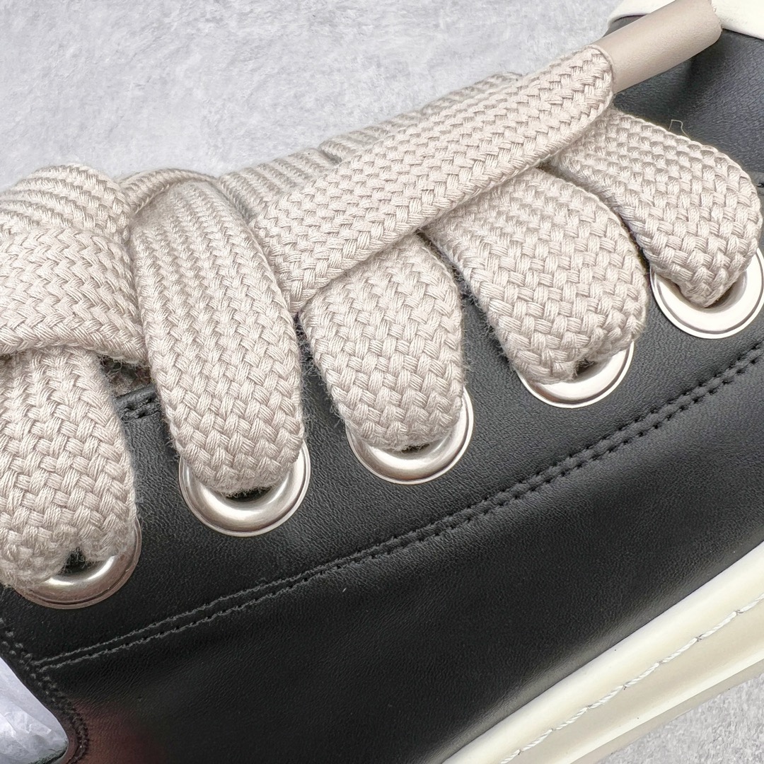 图片[13]-＃DG纯原 Rick Owens Drkshdw 瑞克·欧文斯低帮皮面时尚运动板鞋 黑白 二级市场已经7K以上 平台客户随意卖四位数 RO广东原厂出品 纯原天花板 原版一比一复刻 冲正绝不翻车 还原度达到百分之98以上 原楦开发纸版版型 ZP拆解原版1：1复模裁片纸版 力求做到0错位 这样才能达到和zp一致的鞋型味道 采用进口cnc数控机床开发对版独家tpu奶香大底 区别于市场所有版本 zp同源全头层粒面小牛皮 达到和zp一致手感 原厂进口细纹布 万邦订购原厂高弹粉红色海绵 内里搭配软质细腻羊皮 TPU高密度大底 软硬度透光度高已经测试和原版一致 尺码：36 37 38 39 40 41 42 43 44 45 46-选品中心