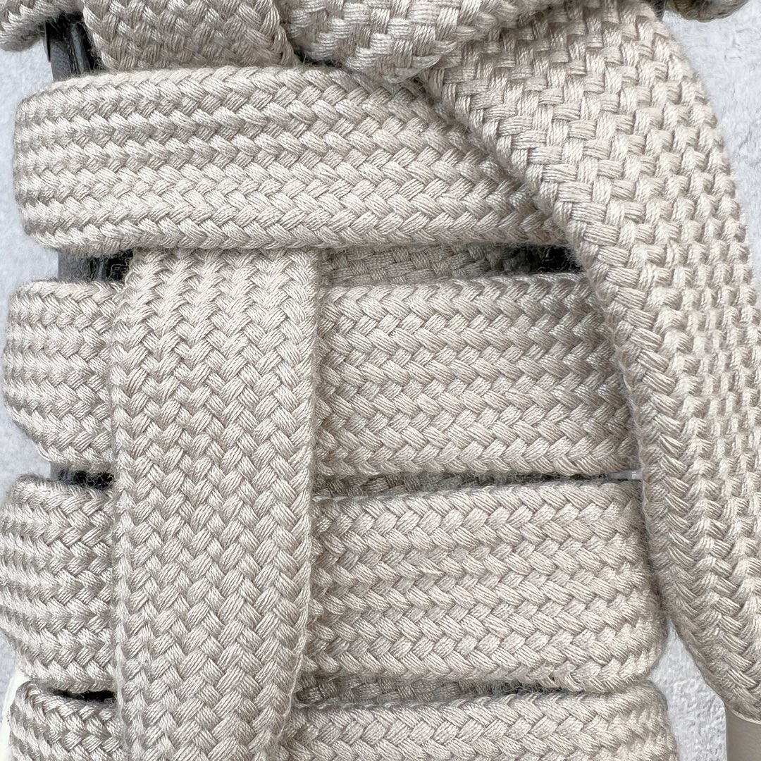 图片[16]-＃DG纯原 Rick Owens Drkshdw 瑞克·欧文斯低帮皮面时尚运动板鞋 黑白 二级市场已经7K以上 平台客户随意卖四位数 RO广东原厂出品 纯原天花板 原版一比一复刻 冲正绝不翻车 还原度达到百分之98以上 原楦开发纸版版型 ZP拆解原版1：1复模裁片纸版 力求做到0错位 这样才能达到和zp一致的鞋型味道 采用进口cnc数控机床开发对版独家tpu奶香大底 区别于市场所有版本 zp同源全头层粒面小牛皮 达到和zp一致手感 原厂进口细纹布 万邦订购原厂高弹粉红色海绵 内里搭配软质细腻羊皮 TPU高密度大底 软硬度透光度高已经测试和原版一致 尺码：36 37 38 39 40 41 42 43 44 45 46-选品中心