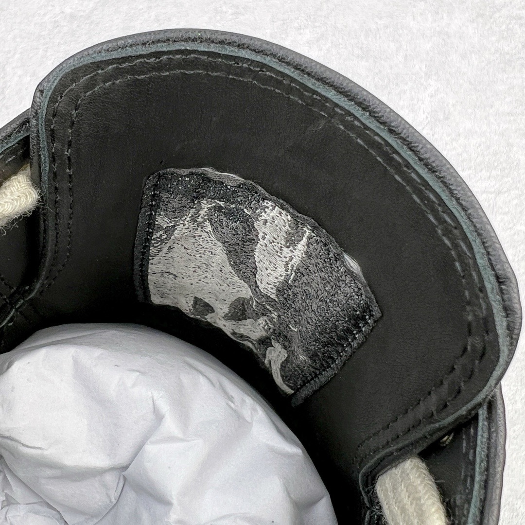 图片[18]-＃DG纯原 Rick Owens Drkshdw 瑞克·欧文斯低帮皮面时尚运动板鞋 黑白 二级市场已经7K以上 平台客户随意卖四位数 RO广东原厂出品 纯原天花板 原版一比一复刻 冲正绝不翻车 还原度达到百分之98以上 原楦开发纸版版型 ZP拆解原版1：1复模裁片纸版 力求做到0错位 这样才能达到和zp一致的鞋型味道 采用进口cnc数控机床开发对版独家tpu奶香大底 区别于市场所有版本 zp同源全头层粒面小牛皮 达到和zp一致手感 原厂进口细纹布 万邦订购原厂高弹粉红色海绵 内里搭配软质细腻羊皮 TPU高密度大底 软硬度透光度高已经测试和原版一致 尺码：36 37 38 39 40 41 42 43 44 45 46-选品中心