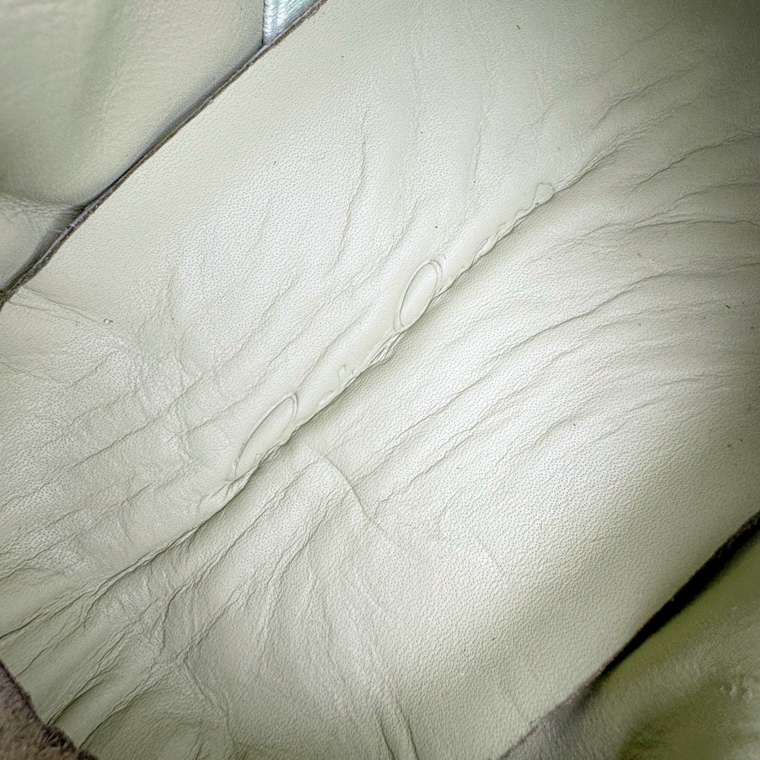 图片[19]-＃DG纯原 Rick Owens FW23 LUXOR 瑞克·欧文斯低帮皮面时尚运动板鞋面包鞋 牛油果绿 二级市场已经7K以上 平台客户随意卖四位数 RO广东原厂出品 纯原天花板 原版一比一复刻 冲正绝不翻车 还原度达到百分之98以上 原楦开发纸版版型 ZP拆解原版1：1复模裁片纸版 力求做到0错位 这样才能达到和zp一致的鞋型味道 采用进口cnc数控机床开发对版独家tpu奶香大底 区别于市场所有版本 zp同源定制尼龙布 达到和zp一致手感 原厂进口细纹布 万邦订购原厂高弹粉红色海绵 内里搭配软质细腻羊皮 TPU高密度大底 软硬度透光度高已经测试和原版一致 尺码：36 37 38 39 40 41 42 43 44 45 46-选品中心