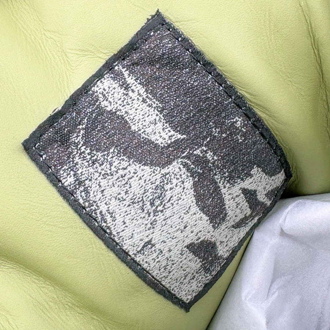 图片[17]-＃DG纯原 Rick Owens FW23 LUXOR 瑞克·欧文斯低帮皮面时尚运动板鞋面包鞋 牛油果绿 二级市场已经7K以上 平台客户随意卖四位数 RO广东原厂出品 纯原天花板 原版一比一复刻 冲正绝不翻车 还原度达到百分之98以上 原楦开发纸版版型 ZP拆解原版1：1复模裁片纸版 力求做到0错位 这样才能达到和zp一致的鞋型味道 采用进口cnc数控机床开发对版独家tpu奶香大底 区别于市场所有版本 zp同源定制尼龙布 达到和zp一致手感 原厂进口细纹布 万邦订购原厂高弹粉红色海绵 内里搭配软质细腻羊皮 TPU高密度大底 软硬度透光度高已经测试和原版一致 尺码：36 37 38 39 40 41 42 43 44 45 46-选品中心