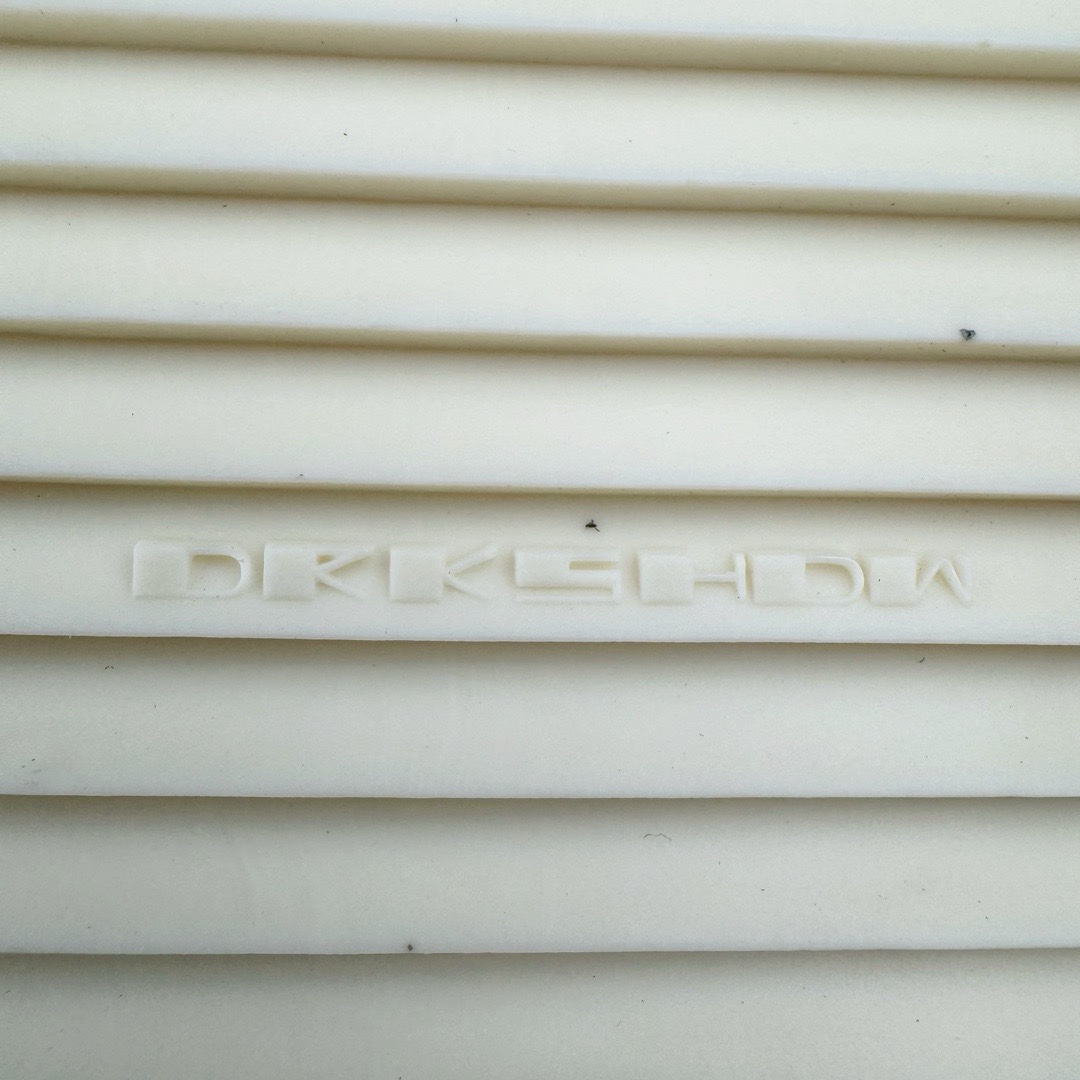 图片[17]-＃DG纯原 Rick Owens Edfu 瑞克·欧文斯低帮皮面时尚运动板鞋 灰黑 二级市场已经7K以上 平台客户随意卖四位数 RO广东原厂出品 纯原天花板 原版一比一复刻 冲正绝不翻车 还原度达到百分之98以上 原楦开发纸版版型 ZP拆解原版1：1复模裁片纸版 力求做到0错位 这样才能达到和zp一致的鞋型味道 采用进口cnc数控机床开发对版独家tpu奶香大底 区别于市场所有版本 zp同源全头层粒面小牛皮 达到和zp一致手感 原厂进口细纹布 万邦订购原厂高弹粉红色海绵 内里搭配软质细腻羊皮 TPU高密度大底 软硬度透光度高已经测试和原版一致 尺码：36 37 38 39 40 41 42 43 44 45 46-选品中心