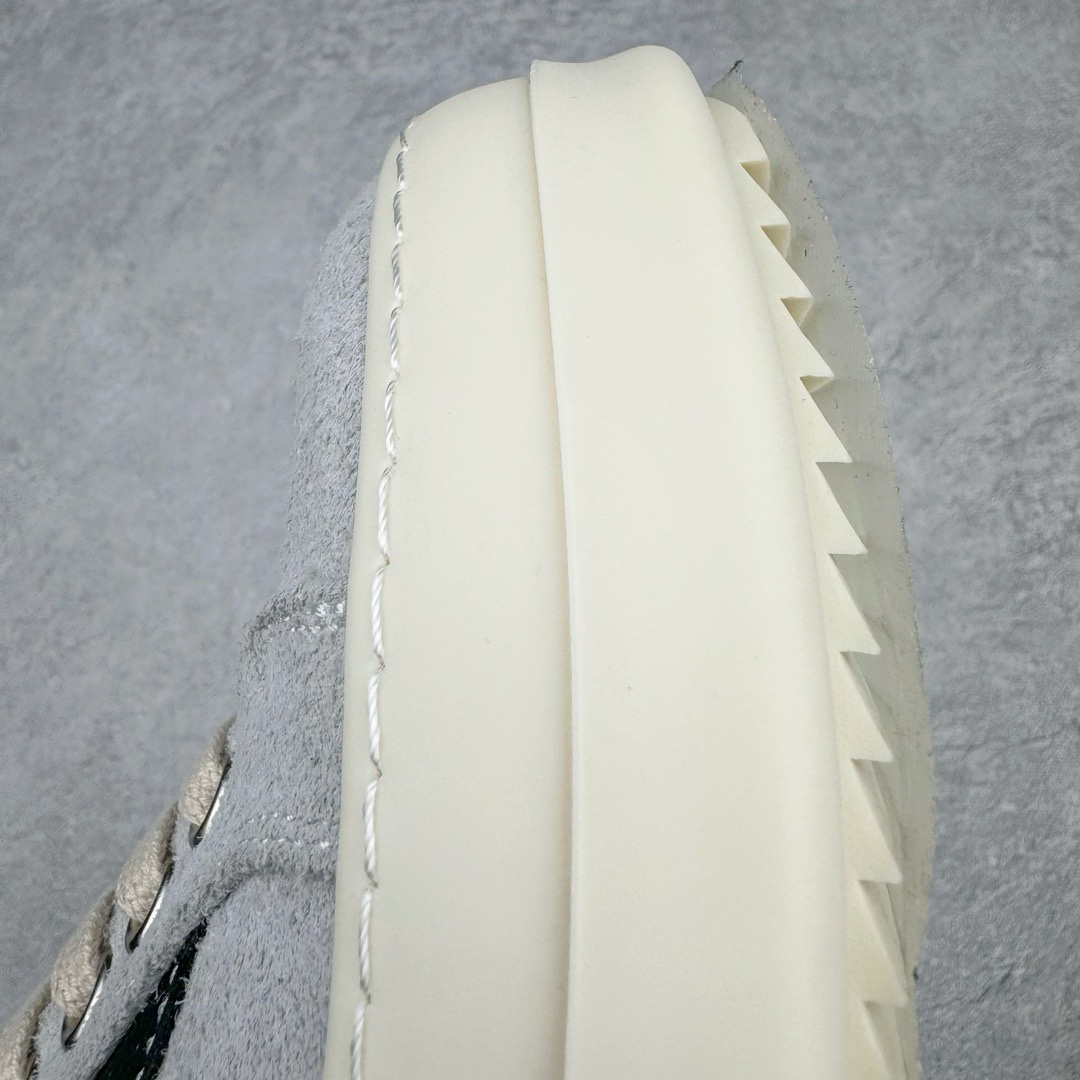 图片[16]-＃DG纯原 Rick Owens Edfu 瑞克·欧文斯低帮皮面时尚运动板鞋 灰黑 二级市场已经7K以上 平台客户随意卖四位数 RO广东原厂出品 纯原天花板 原版一比一复刻 冲正绝不翻车 还原度达到百分之98以上 原楦开发纸版版型 ZP拆解原版1：1复模裁片纸版 力求做到0错位 这样才能达到和zp一致的鞋型味道 采用进口cnc数控机床开发对版独家tpu奶香大底 区别于市场所有版本 zp同源全头层粒面小牛皮 达到和zp一致手感 原厂进口细纹布 万邦订购原厂高弹粉红色海绵 内里搭配软质细腻羊皮 TPU高密度大底 软硬度透光度高已经测试和原版一致 尺码：36 37 38 39 40 41 42 43 44 45 46-选品中心