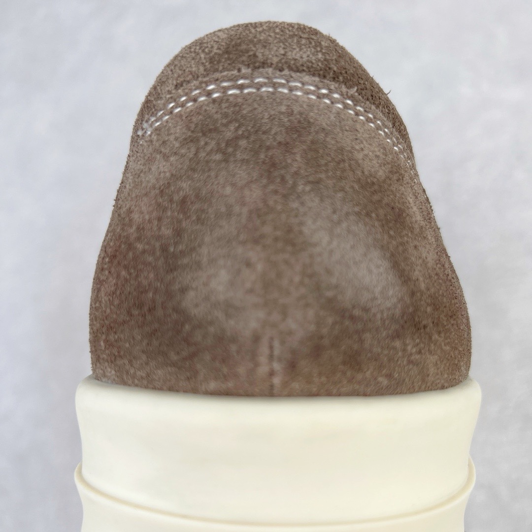 图片[13]-＃DG纯原 Rick Owens Edfu 瑞克·欧文斯低帮皮面时尚运动板鞋 摩卡 二级市场已经7K以上 平台客户随意卖四位数 RO广东原厂出品 纯原天花板 原版一比一复刻 冲正绝不翻车 还原度达到百分之98以上 原楦开发纸版版型 ZP拆解原版1：1复模裁片纸版 力求做到0错位 这样才能达到和zp一致的鞋型味道 采用进口cnc数控机床开发对版独家tpu奶香大底 区别于市场所有版本 zp同源全头层粒面小牛皮 达到和zp一致手感 原厂进口细纹布 万邦订购原厂高弹粉红色海绵 内里搭配软质细腻羊皮 TPU高密度大底 软硬度透光度高已经测试和原版一致 尺码：36 37 38 39 40 41 42 43 44 45 46-选品中心