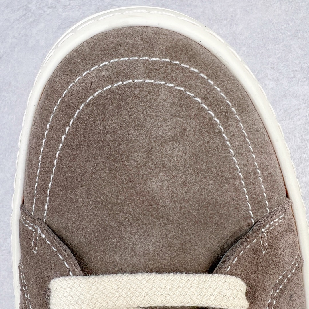 图片[11]-＃DG纯原 Rick Owens Edfu 瑞克·欧文斯低帮皮面时尚运动板鞋 摩卡 二级市场已经7K以上 平台客户随意卖四位数 RO广东原厂出品 纯原天花板 原版一比一复刻 冲正绝不翻车 还原度达到百分之98以上 原楦开发纸版版型 ZP拆解原版1：1复模裁片纸版 力求做到0错位 这样才能达到和zp一致的鞋型味道 采用进口cnc数控机床开发对版独家tpu奶香大底 区别于市场所有版本 zp同源全头层粒面小牛皮 达到和zp一致手感 原厂进口细纹布 万邦订购原厂高弹粉红色海绵 内里搭配软质细腻羊皮 TPU高密度大底 软硬度透光度高已经测试和原版一致 尺码：36 37 38 39 40 41 42 43 44 45 46-选品中心