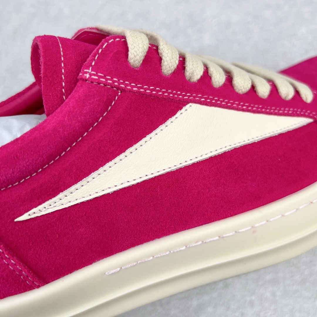 图片[16]-＃DG纯原 Rick Owens Edfu 瑞克·欧文斯低帮皮面时尚运动板鞋 玫红 二级市场已经7K以上 平台客户随意卖四位数 RO广东原厂出品 纯原天花板 原版一比一复刻 冲正绝不翻车 还原度达到百分之98以上 原楦开发纸版版型 ZP拆解原版1：1复模裁片纸版 力求做到0错位 这样才能达到和zp一致的鞋型味道 采用进口cnc数控机床开发对版独家tpu奶香大底 区别于市场所有版本 zp同源全头层粒面小牛皮 达到和zp一致手感 原厂进口细纹布 万邦订购原厂高弹粉红色海绵 内里搭配软质细腻羊皮 TPU高密度大底 软硬度透光度高已经测试和原版一致 尺码：36 37 38 39 40 41 42 43 44 45 46-选品中心