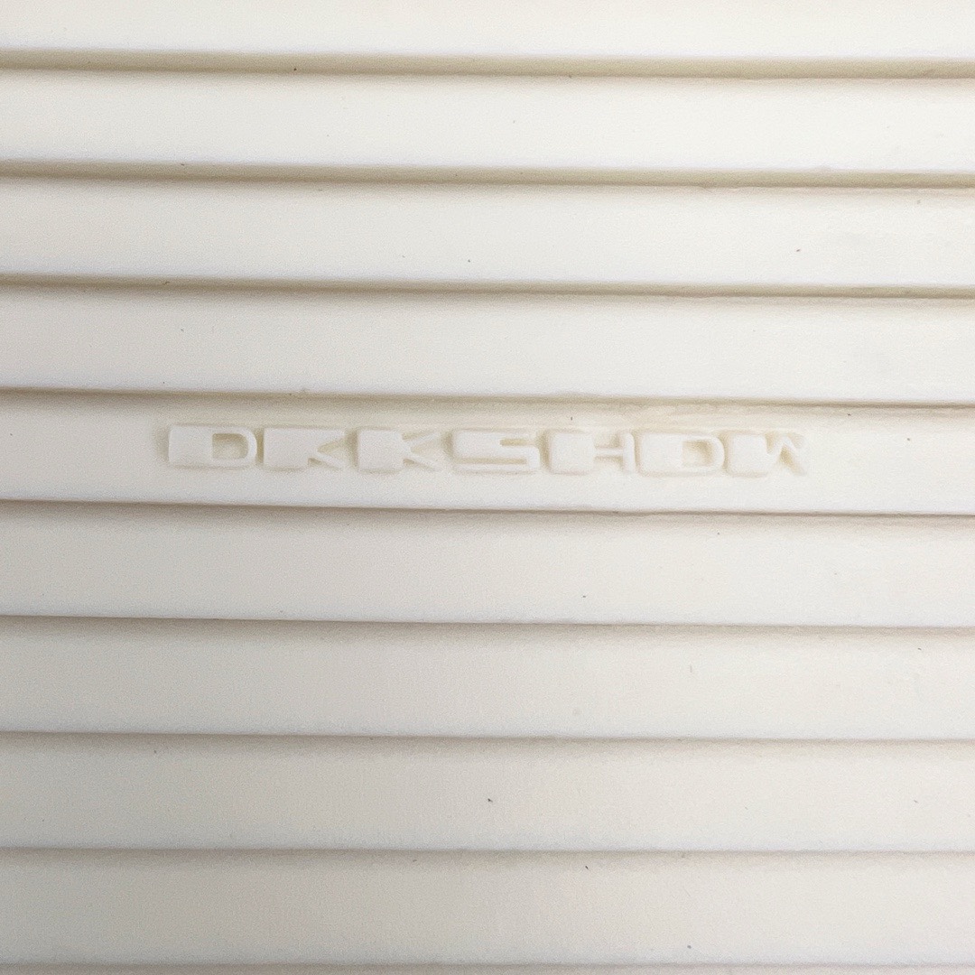 图片[17]-＃DG纯原 Rick Owens Drkshdw 瑞克·欧文斯低帮牛仔布时尚运动板鞋 粉色 二级市场已经7K以上 平台客户随意卖四位数 RO广东原厂出品 纯原天花板 原版一比一复刻 冲正绝不翻车 还原度达到百分之98以上 原楦开发纸版版型 ZP拆解原版1：1复模裁片纸版 力求做到0错位 这样才能达到和zp一致的鞋型味道 采用进口cnc数控机床开发对版独家tpu奶香大底 区别于市场所有版本 zp同源定制尼龙布 达到和zp一致手感 原厂进口细纹布 万邦订购原厂高弹粉红色海绵 内里搭配软质细腻羊皮 TPU高密度大底 软硬度透光度高已经测试和原版一致 尺码：36 37 38 39 40 41 42 43 44 45 46-选品中心