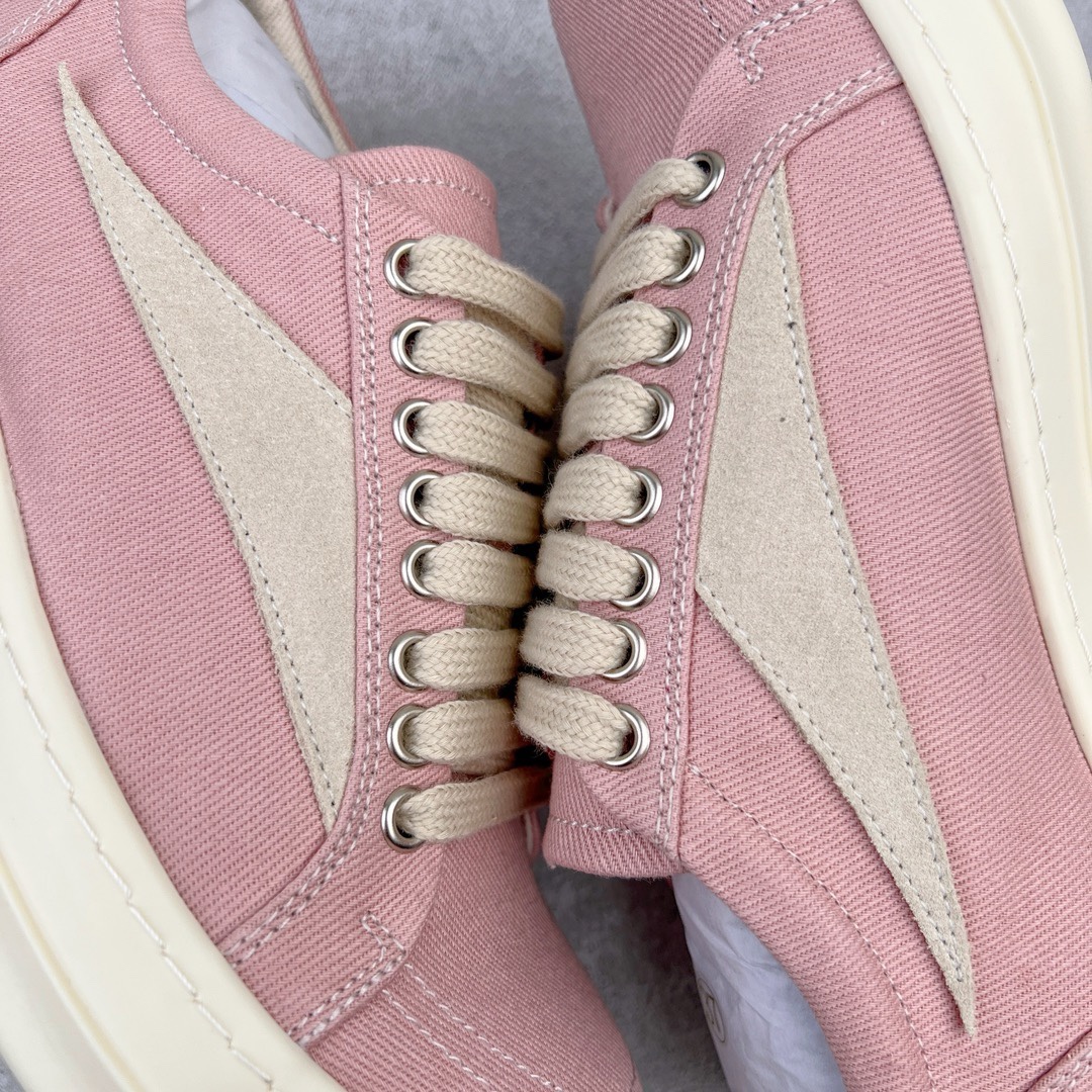 图片[10]-＃DG纯原 Rick Owens Drkshdw 瑞克·欧文斯低帮牛仔布时尚运动板鞋 粉色 二级市场已经7K以上 平台客户随意卖四位数 RO广东原厂出品 纯原天花板 原版一比一复刻 冲正绝不翻车 还原度达到百分之98以上 原楦开发纸版版型 ZP拆解原版1：1复模裁片纸版 力求做到0错位 这样才能达到和zp一致的鞋型味道 采用进口cnc数控机床开发对版独家tpu奶香大底 区别于市场所有版本 zp同源定制尼龙布 达到和zp一致手感 原厂进口细纹布 万邦订购原厂高弹粉红色海绵 内里搭配软质细腻羊皮 TPU高密度大底 软硬度透光度高已经测试和原版一致 尺码：36 37 38 39 40 41 42 43 44 45 46-选品中心