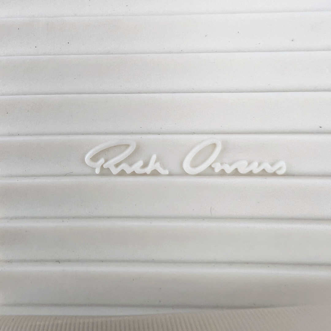 图片[19]-＃DG纯原 Rick Owens Drkshdw 瑞克·欧文斯低帮牛仔布时尚运动板鞋 黑白 二级市场已经7K以上 平台客户随意卖四位数 RO广东原厂出品 纯原天花板 原版一比一复刻 冲正绝不翻车 还原度达到百分之98以上 原楦开发纸版版型 ZP拆解原版1：1复模裁片纸版 力求做到0错位 这样才能达到和zp一致的鞋型味道 采用进口cnc数控机床开发对版独家tpu奶香大底 区别于市场所有版本 zp同源定制尼龙布 达到和zp一致手感 原厂进口细纹布 万邦订购原厂高弹粉红色海绵 内里搭配软质细腻羊皮 TPU高密度大底 软硬度透光度高已经测试和原版一致 尺码：36 37 38 39 40 41 42 43 44 45 46-选品中心