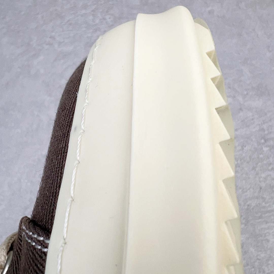 图片[14]-＃DG纯原 Rick Owens Drkshdw 瑞克·欧文斯低帮牛仔布时尚运动板鞋 黑白 二级市场已经7K以上 平台客户随意卖四位数 RO广东原厂出品 纯原天花板 原版一比一复刻 冲正绝不翻车 还原度达到百分之98以上 原楦开发纸版版型 ZP拆解原版1：1复模裁片纸版 力求做到0错位 这样才能达到和zp一致的鞋型味道 采用进口cnc数控机床开发对版独家tpu奶香大底 区别于市场所有版本 zp同源定制尼龙布 达到和zp一致手感 原厂进口细纹布 万邦订购原厂高弹粉红色海绵 内里搭配软质细腻羊皮 TPU高密度大底 软硬度透光度高已经测试和原版一致 尺码：36 37 38 39 40 41 42 43 44 45 46-选品中心